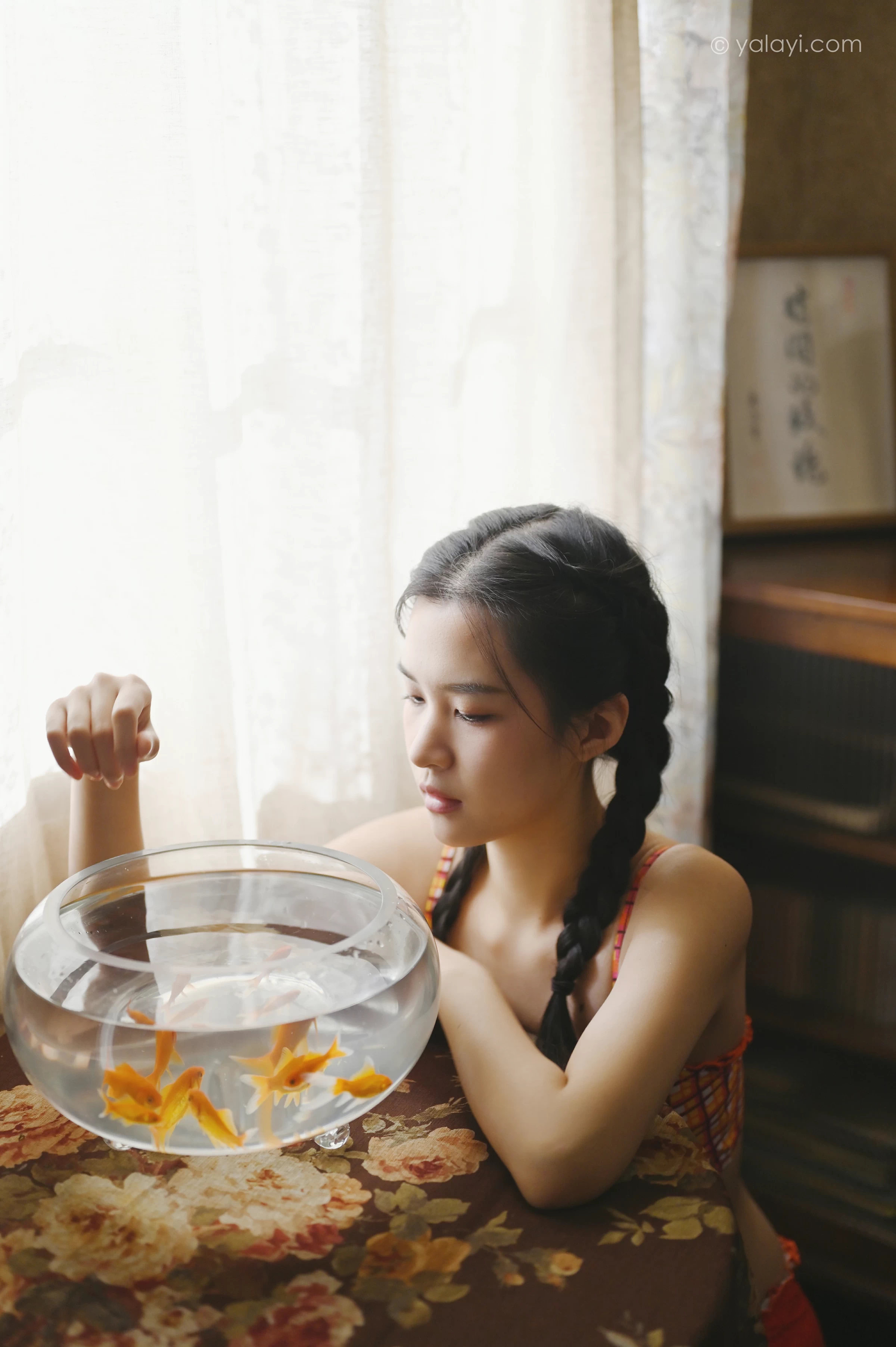 [YALAYI雅拉伊]NO.737 《独处》 方岚 红色格子内衣加短裙性感私房写真集第10张