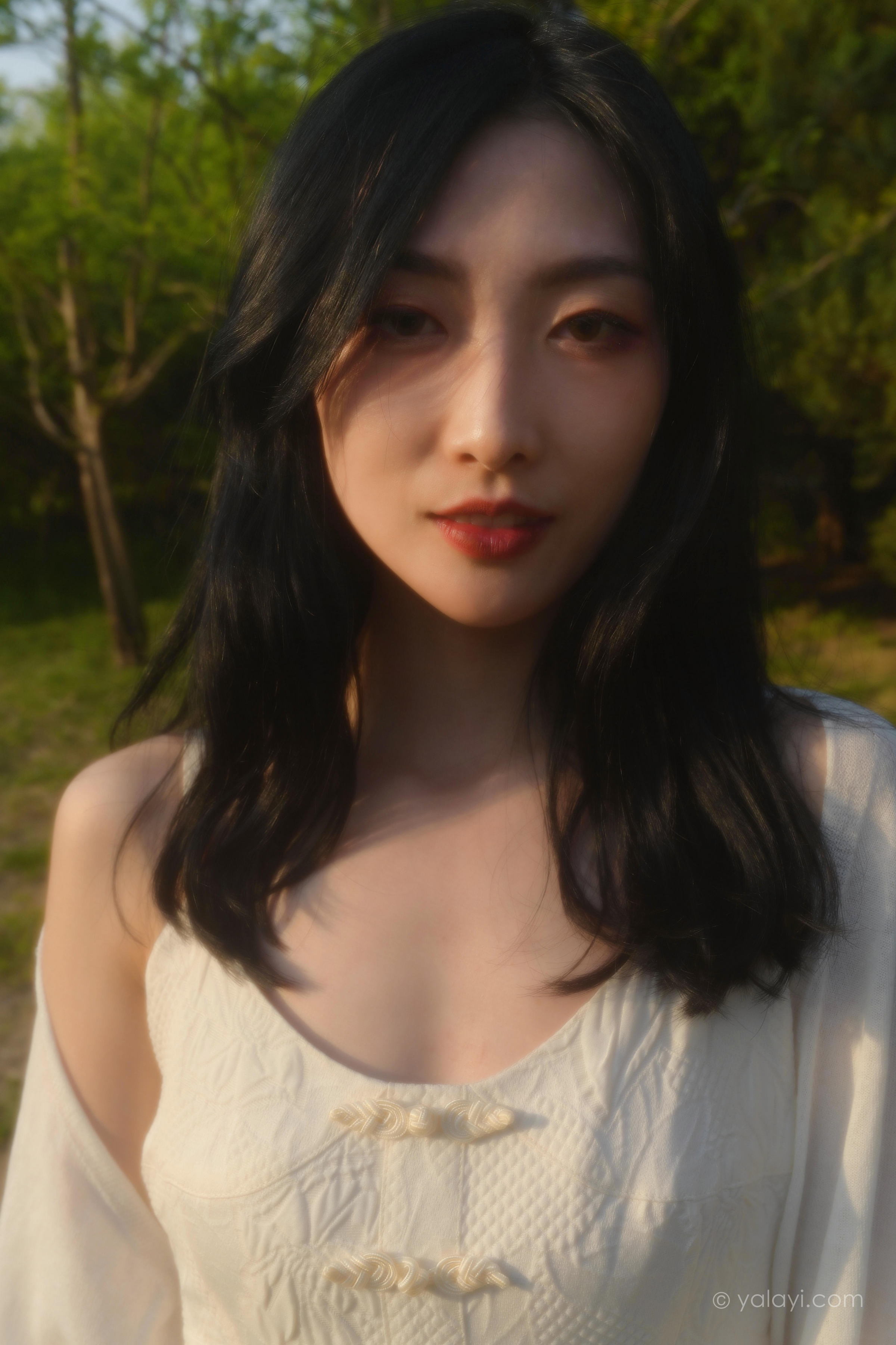 [YALAYI雅拉伊]2022.08.26 梦回 佳佳 白色透视小外套加吊带连衣裙清纯写真集第12张