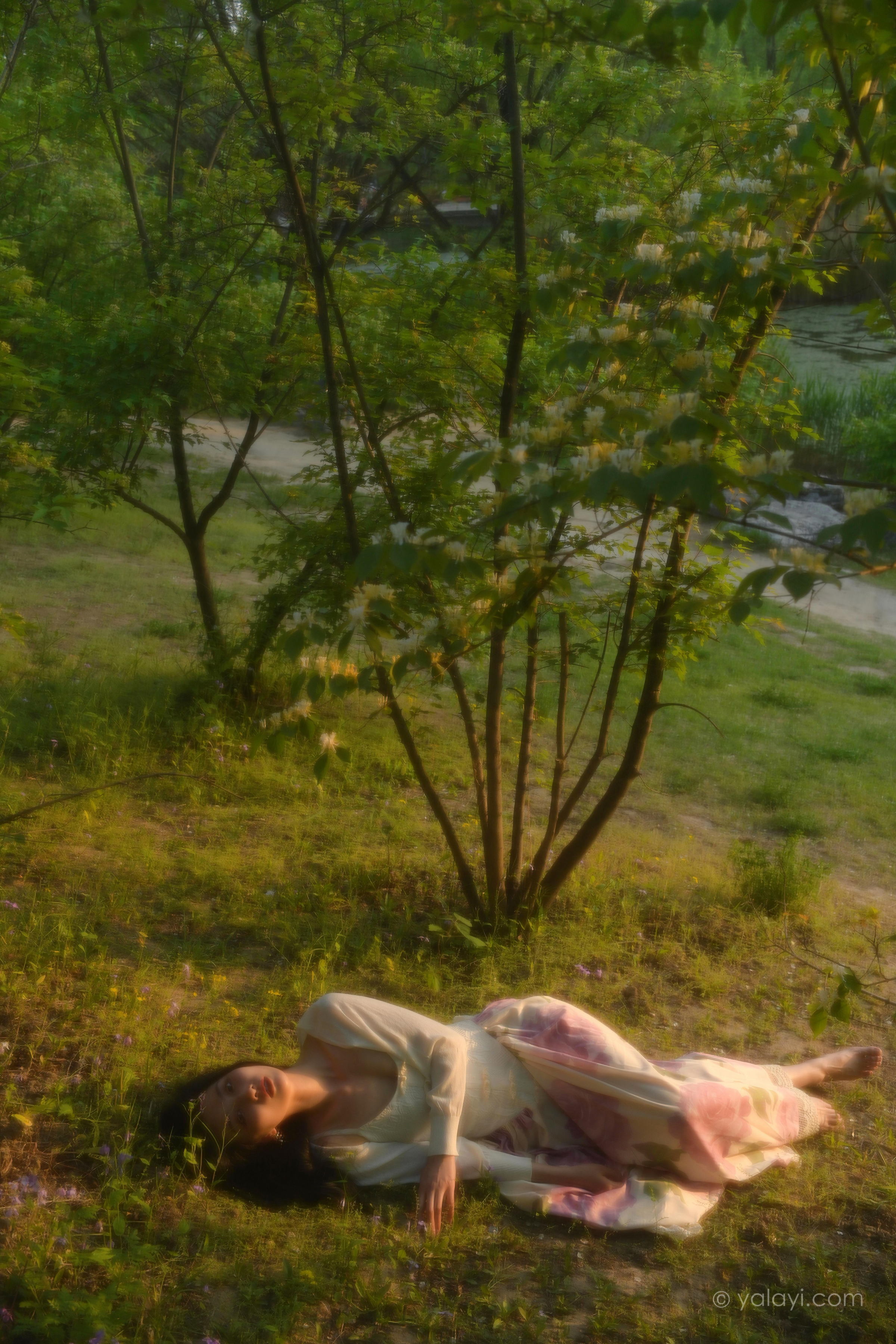 [YALAYI雅拉伊]2022.08.26 梦回 佳佳 白色透视小外套加吊带连衣裙清纯写真集第2张