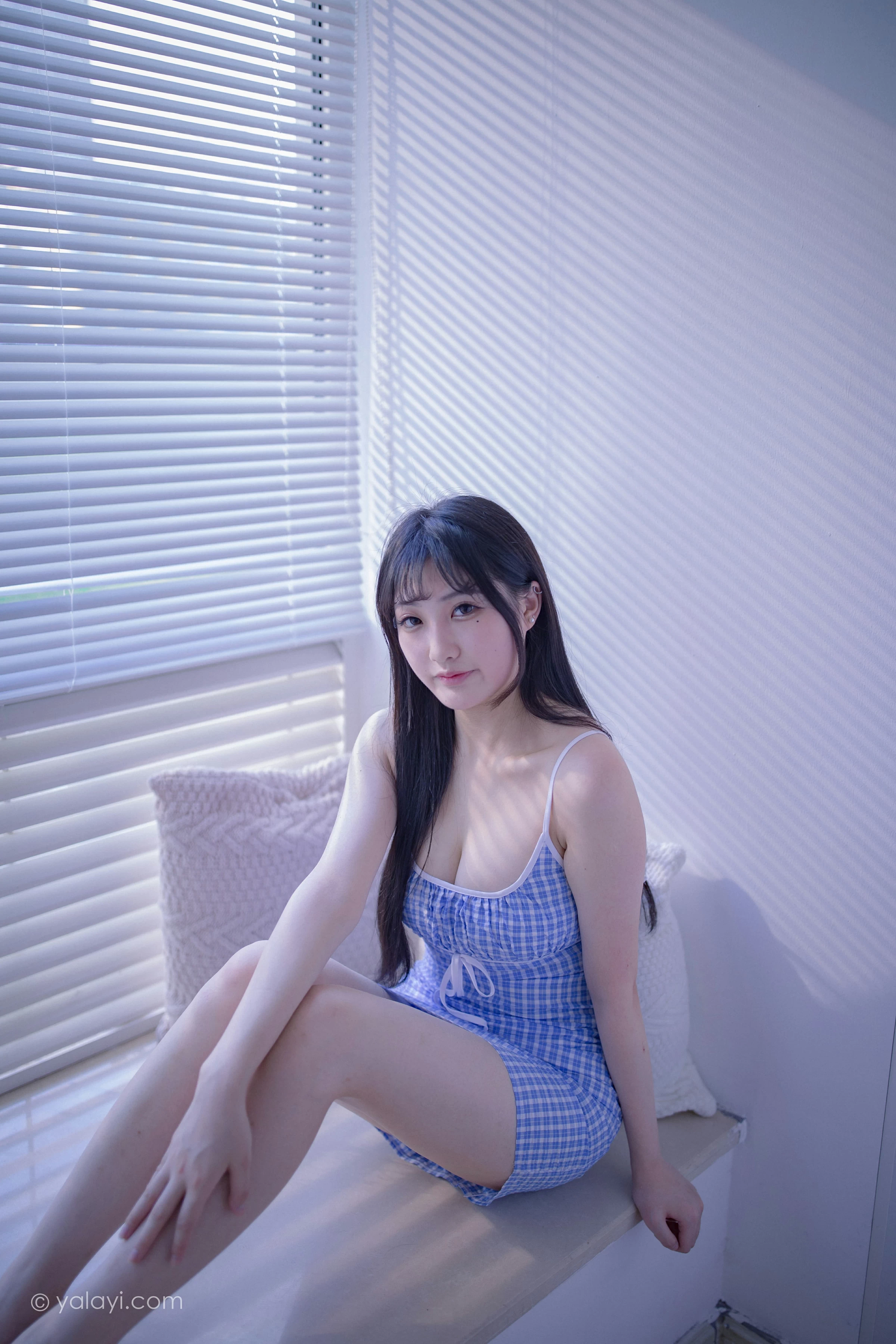 [YALAYI雅拉伊]NO.687 《蓝》 瓶儿 蓝色紧身吊带连衣裙性感私房写真集第1张