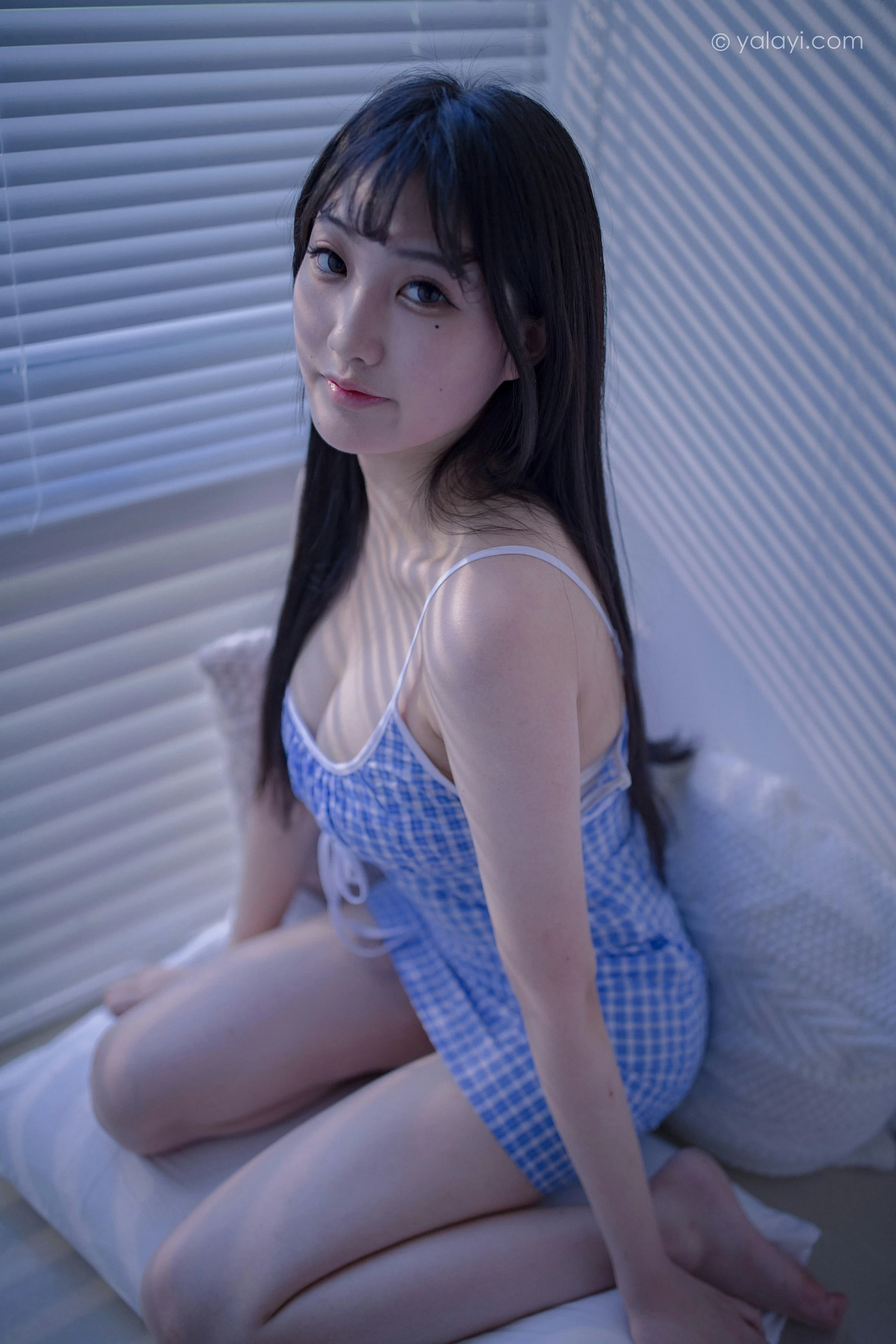 [YALAYI雅拉伊]NO.687 《蓝》 瓶儿 蓝色紧身吊带连衣裙性感私房写真集第5张