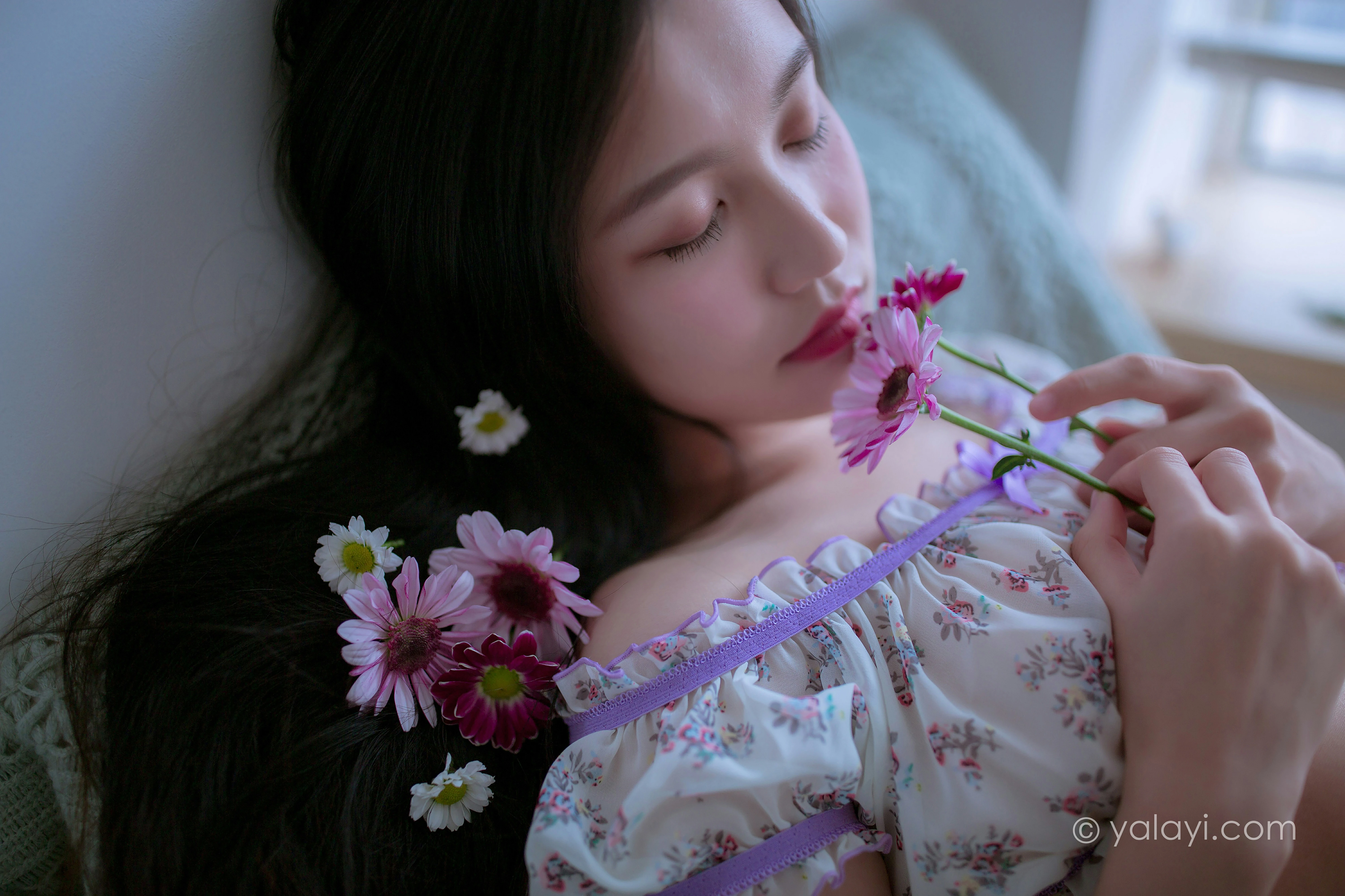 [YALAYI雅拉伊]NO.806 羞花 仙儿 白色镂空连衣裙加蕾丝内衣性感私房写真集第15张