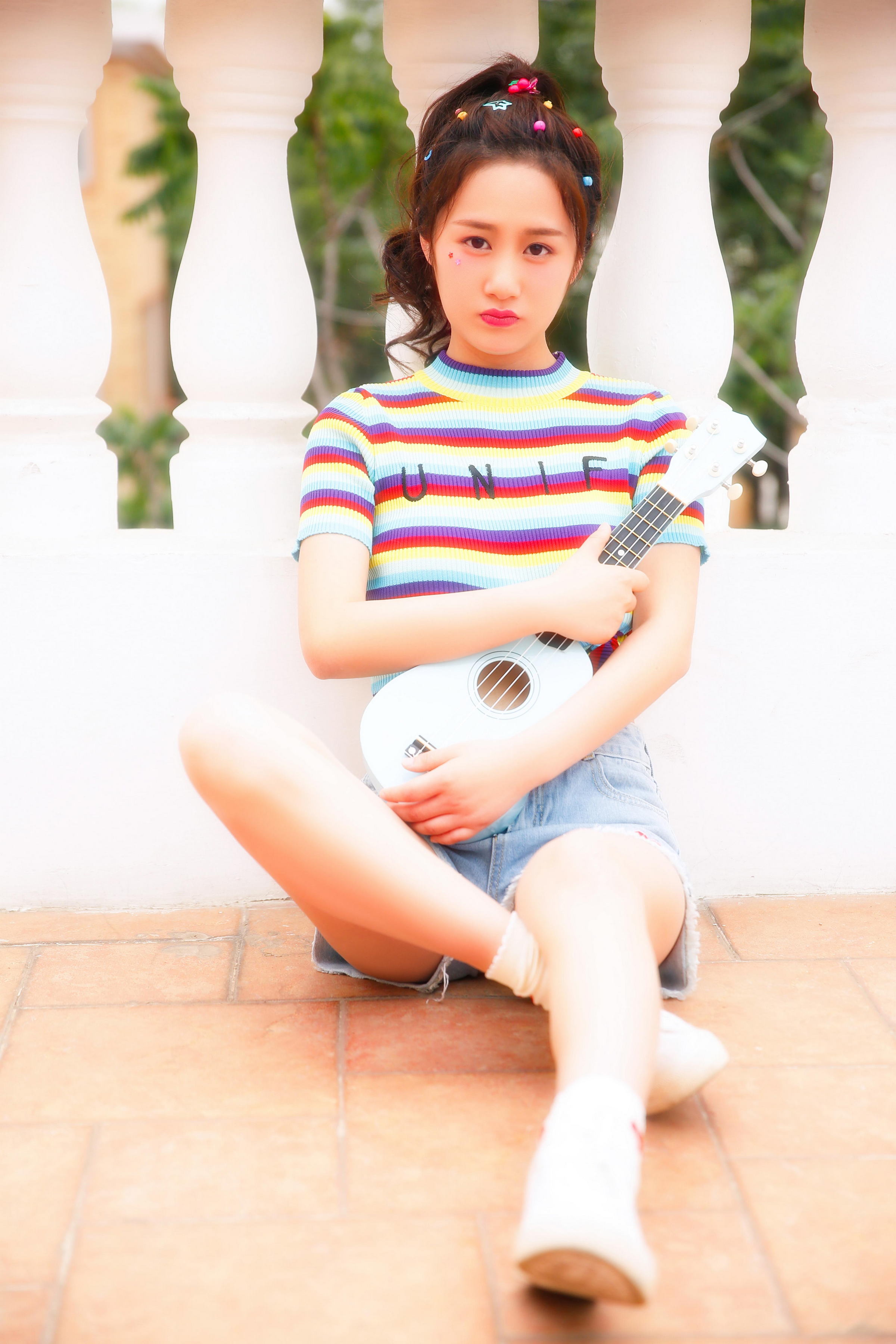 [YALAYI雅拉伊]2022.06.01 希望 清纯少女 白色和服与彩色短袖加牛仔短裤写真集第7张