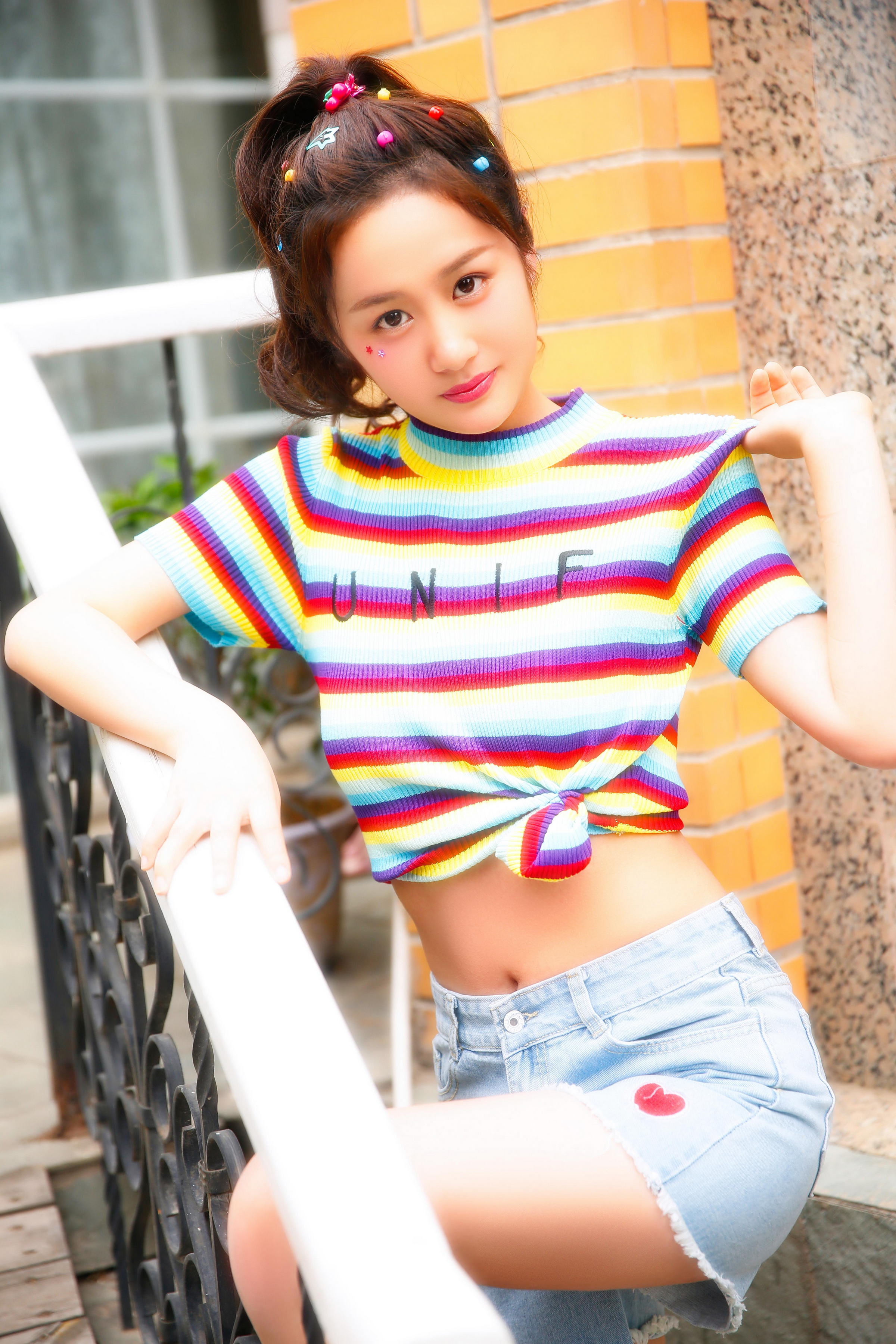 [YALAYI雅拉伊]2022.06.01 希望 清纯少女 白色和服与彩色短袖加牛仔短裤写真集第4张