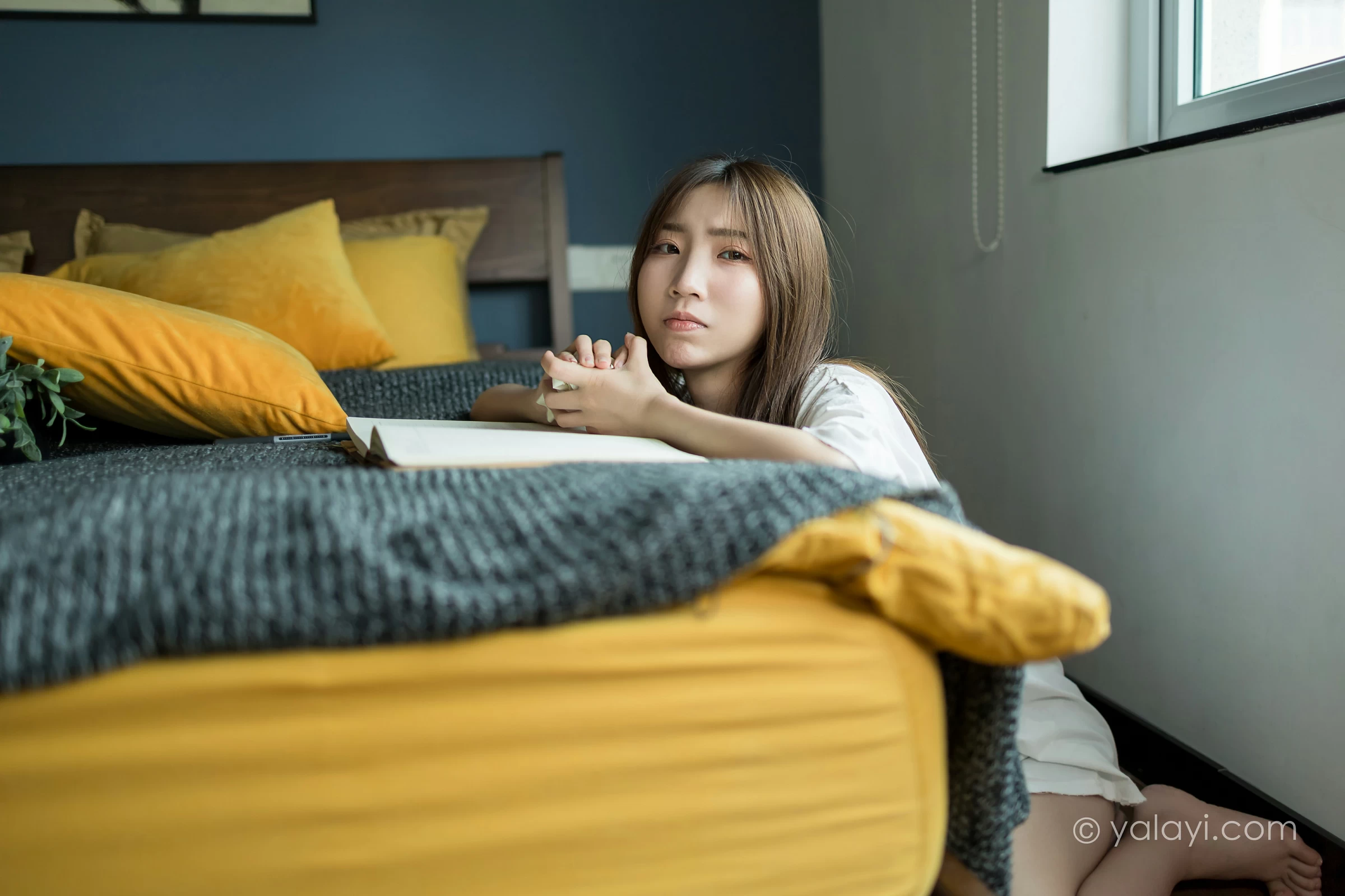 [YALAYI雅拉伊]NO.693 《好心分手》 小乔 白色连身短袖居家私房写真集第2张