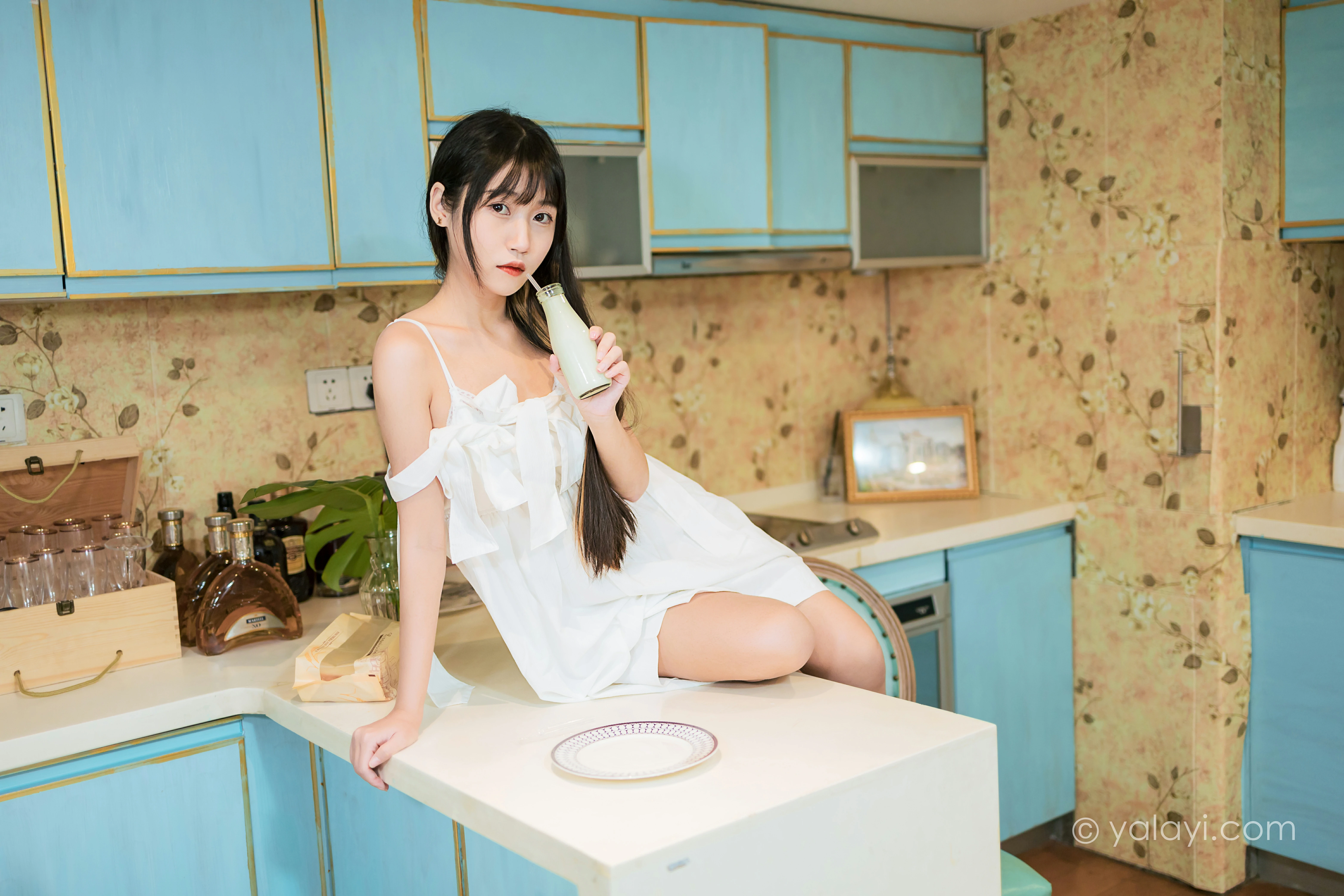 [YALAYI雅拉伊]NO.857 谁的杰作 弈思 白色吊带连衣裙居家性感写真集第1张