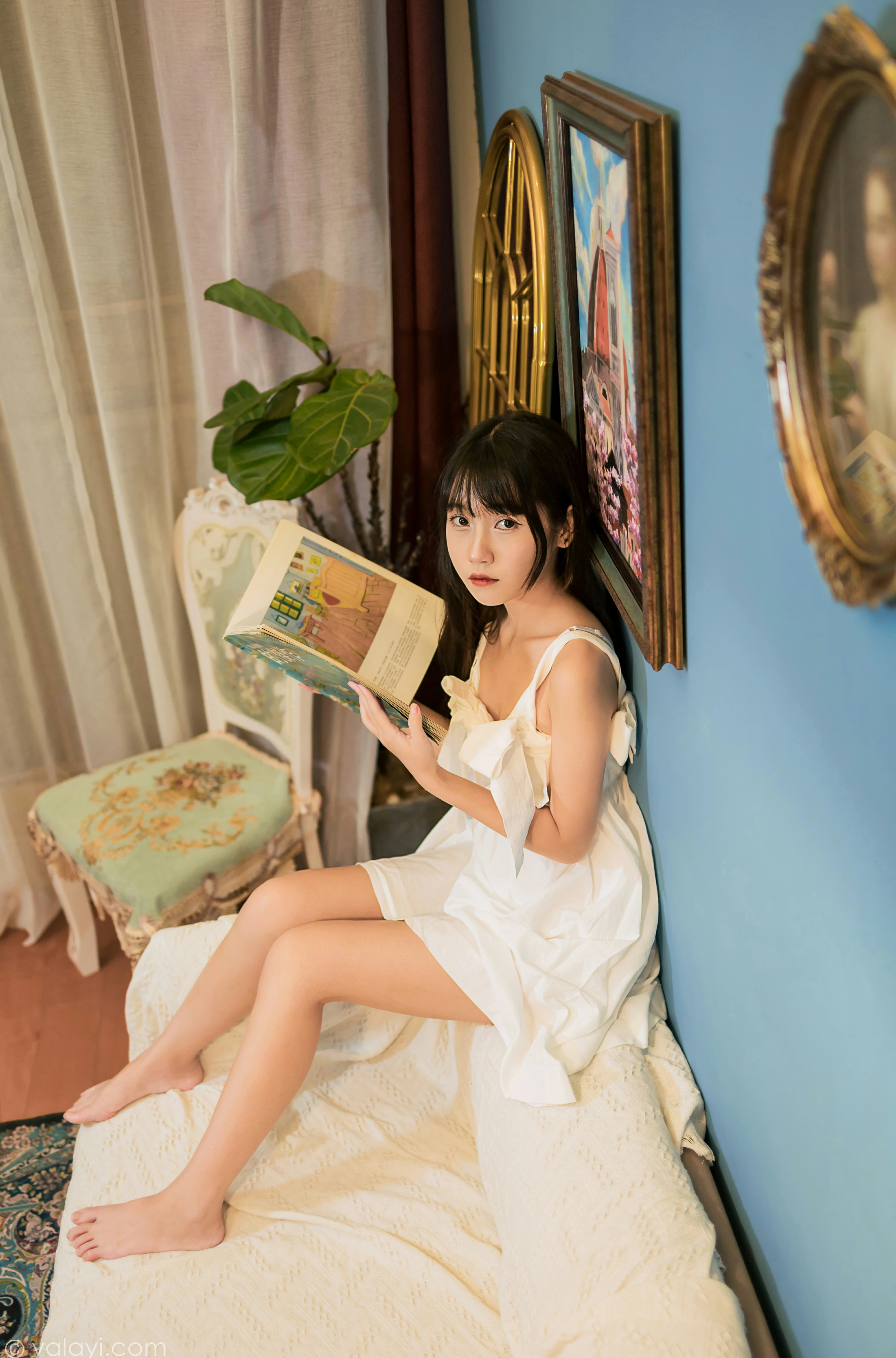 [YALAYI雅拉伊]NO.857 谁的杰作 弈思 白色吊带连衣裙居家性感写真集第13张