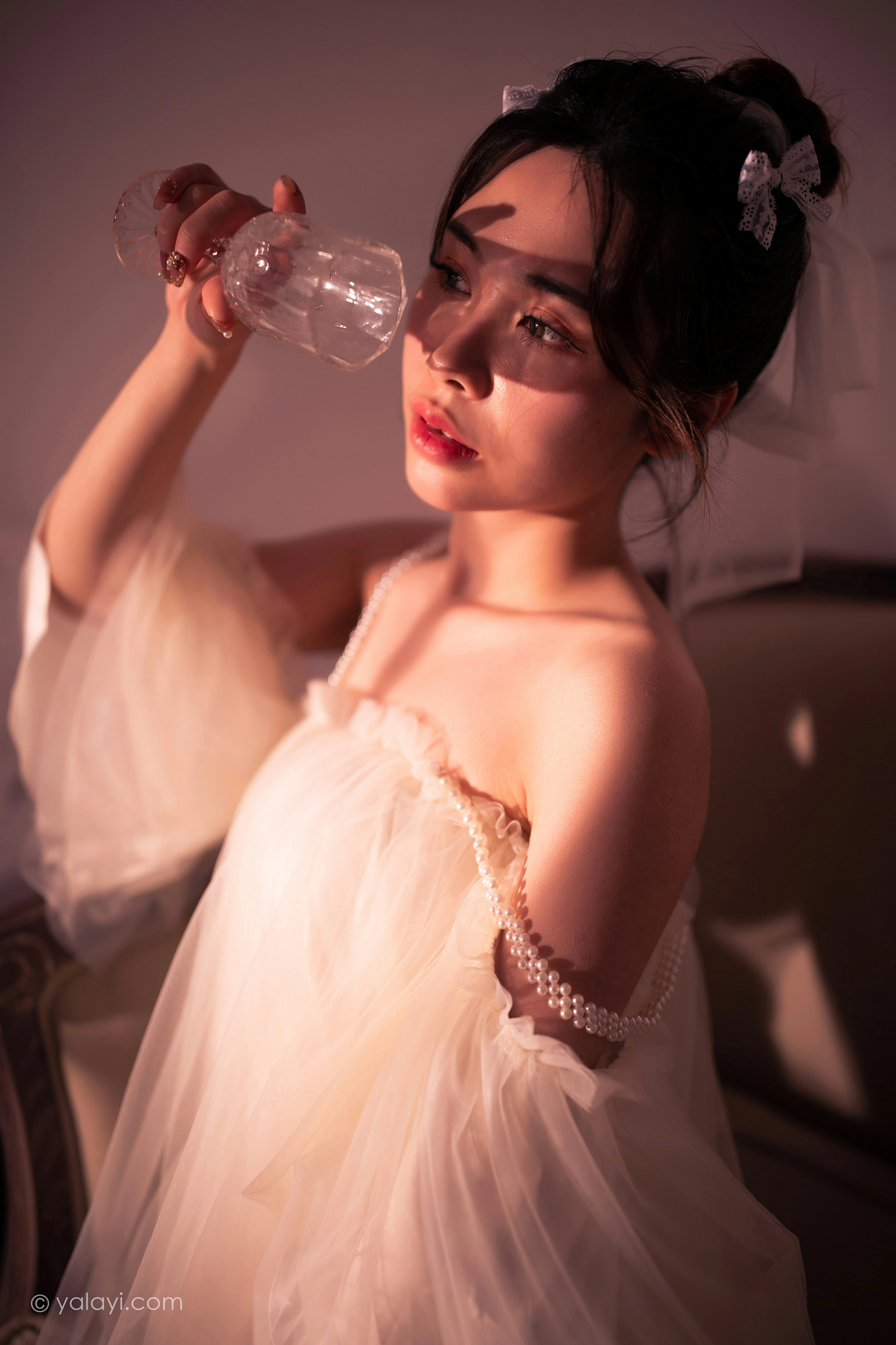 [YALAYI雅拉伊]NO.858 等待我的人 香草 白色透视吊带连衣裙居家性感写真集第7张