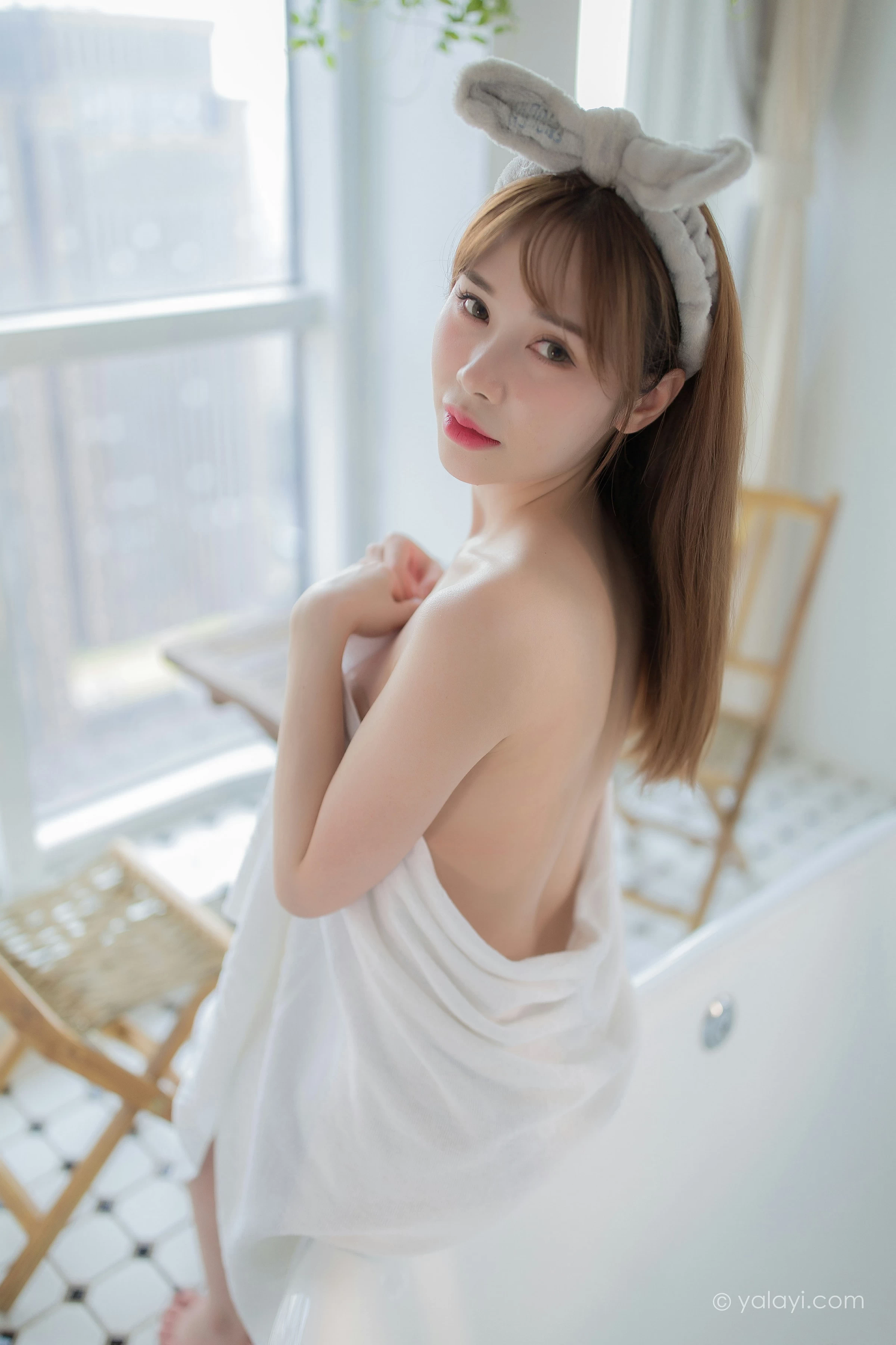 [YALAYI雅拉伊]NO.708 《沐心》 虞艺 白色浴袍居家性感私房写真集第8张