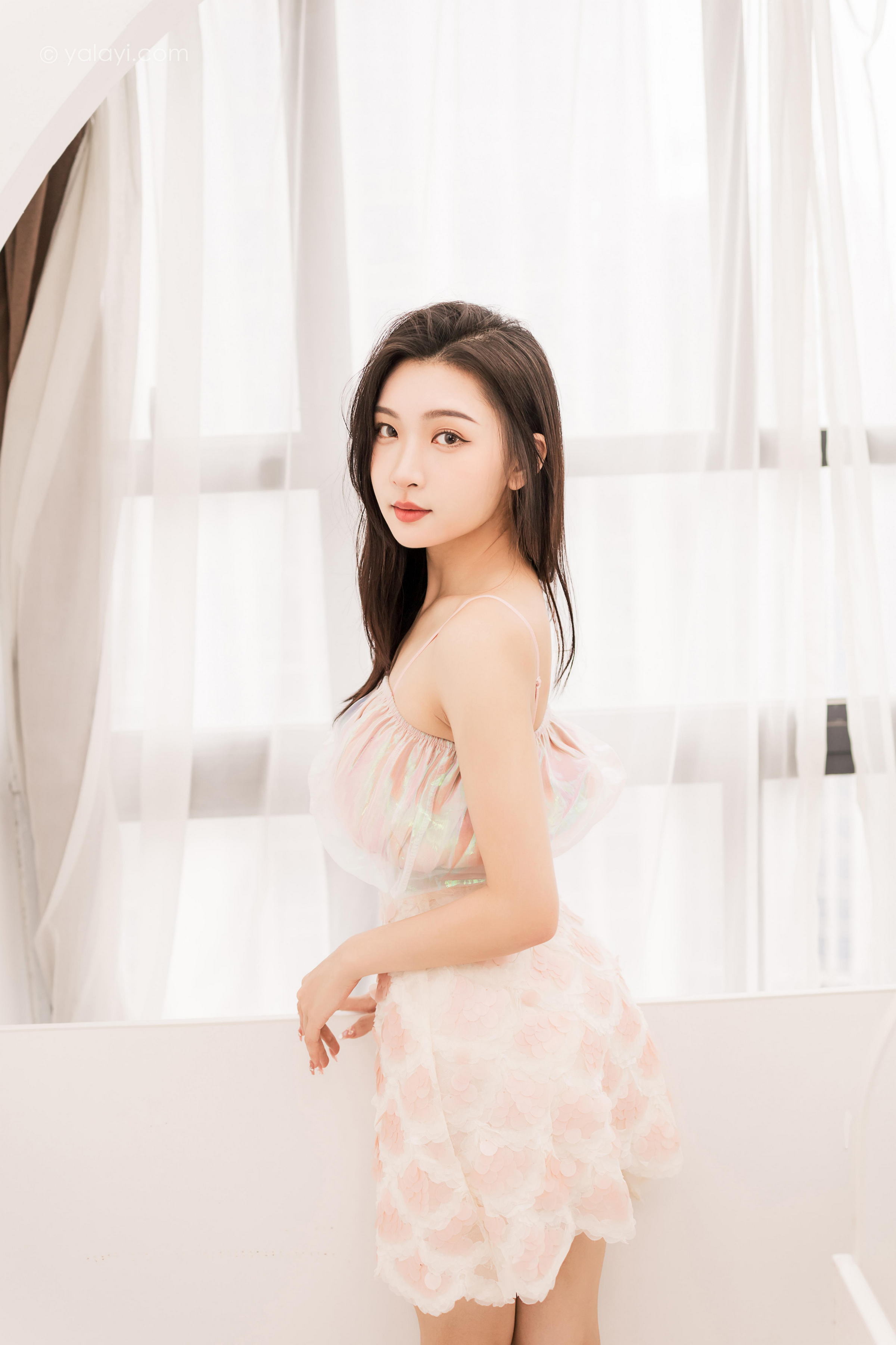 [YALAYI雅拉伊]2022.06.07 我和你 徐小云 粉色蕾丝短裙加吊带小背心性感私房写真集第8张