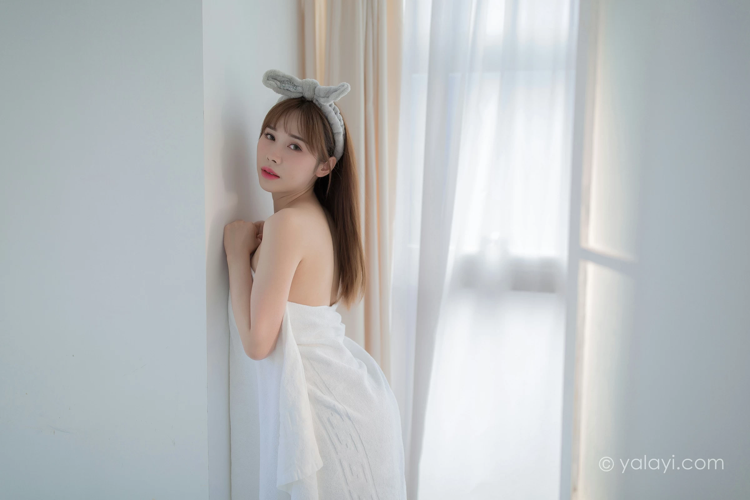 [YALAYI雅拉伊]NO.708 《沐心》 虞艺 白色浴袍居家性感私房写真集第10张