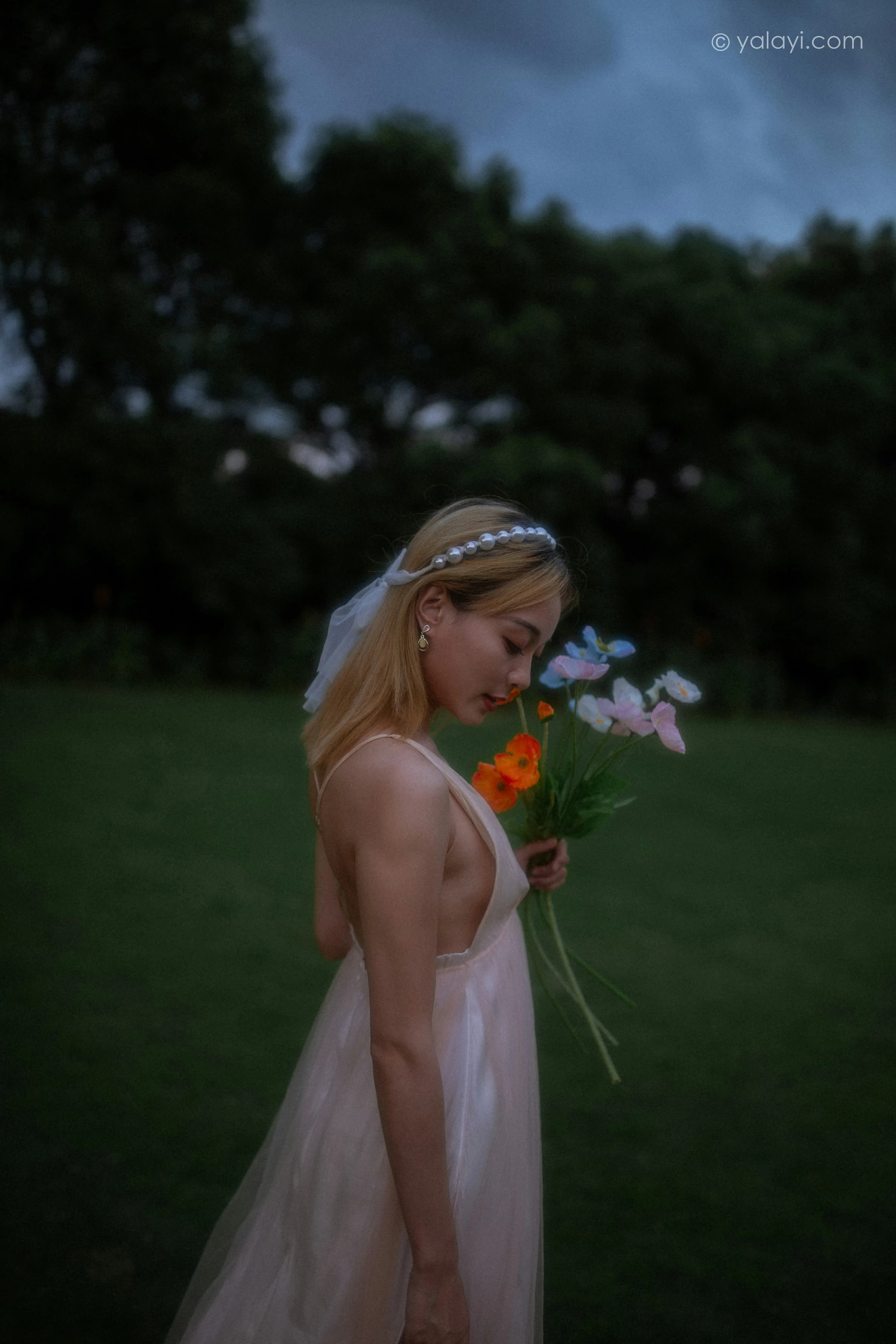 [YALAYI雅拉伊]NO.695 《救赎》 米粒米粒 粉色吊带连衣裙写真第8张