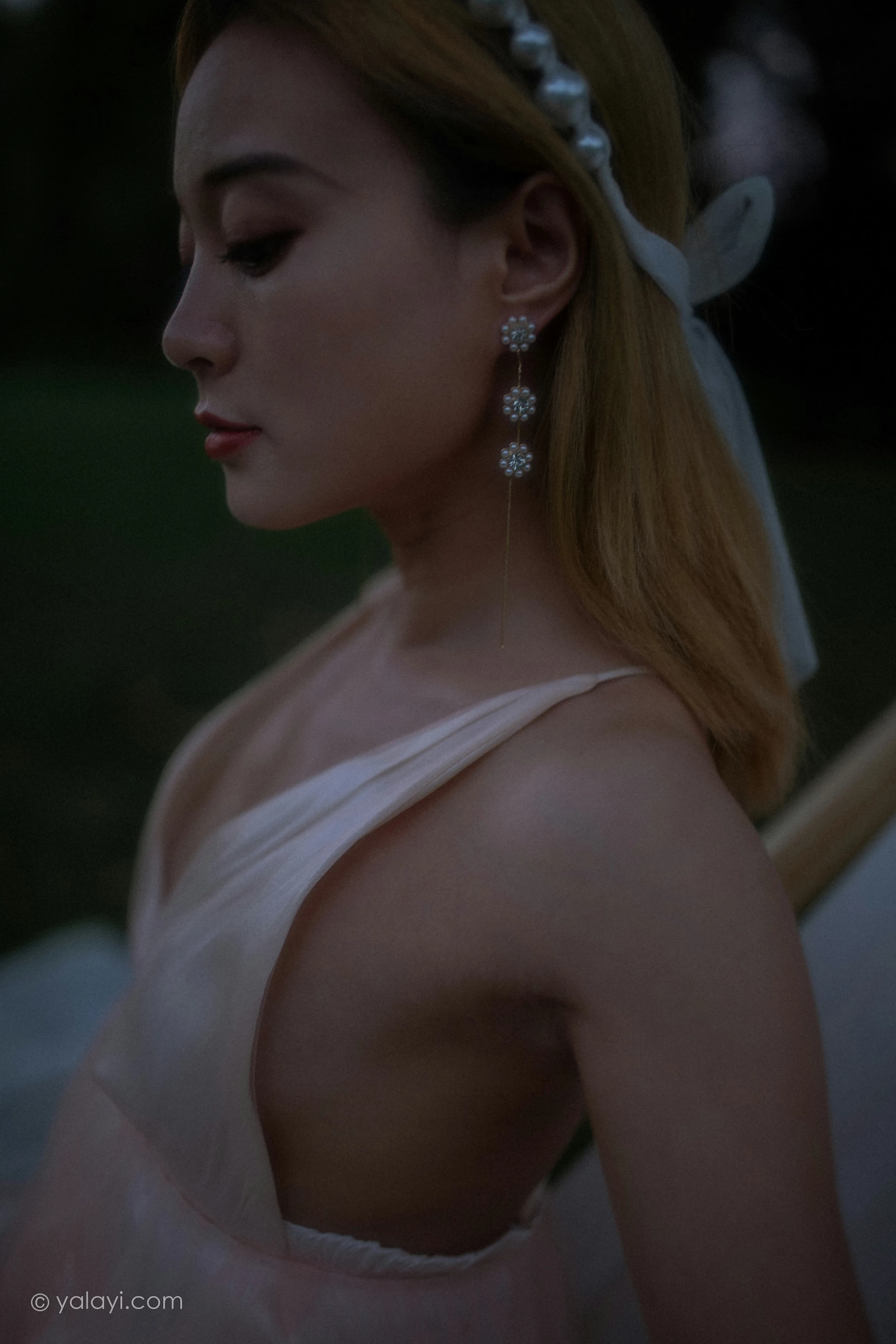 [YALAYI雅拉伊]NO.695 《救赎》 米粒米粒 粉色吊带连衣裙写真第11张