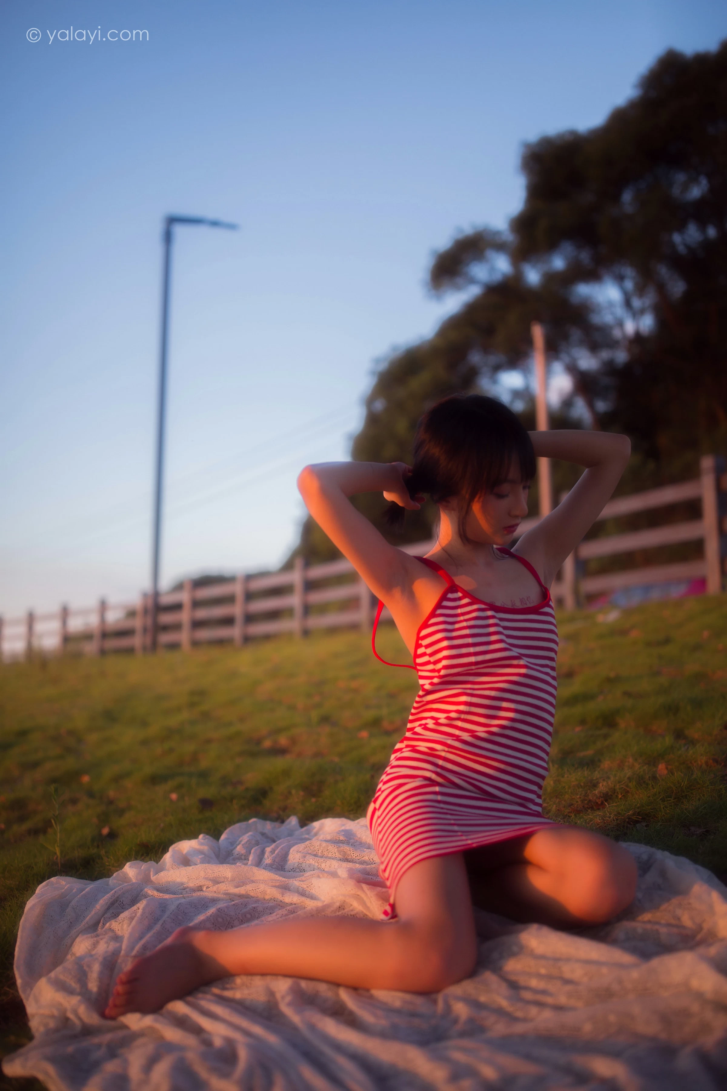 [YALAYI雅拉伊]NO.690 《红了》 落落 红色吊带连衣裙写真第7张