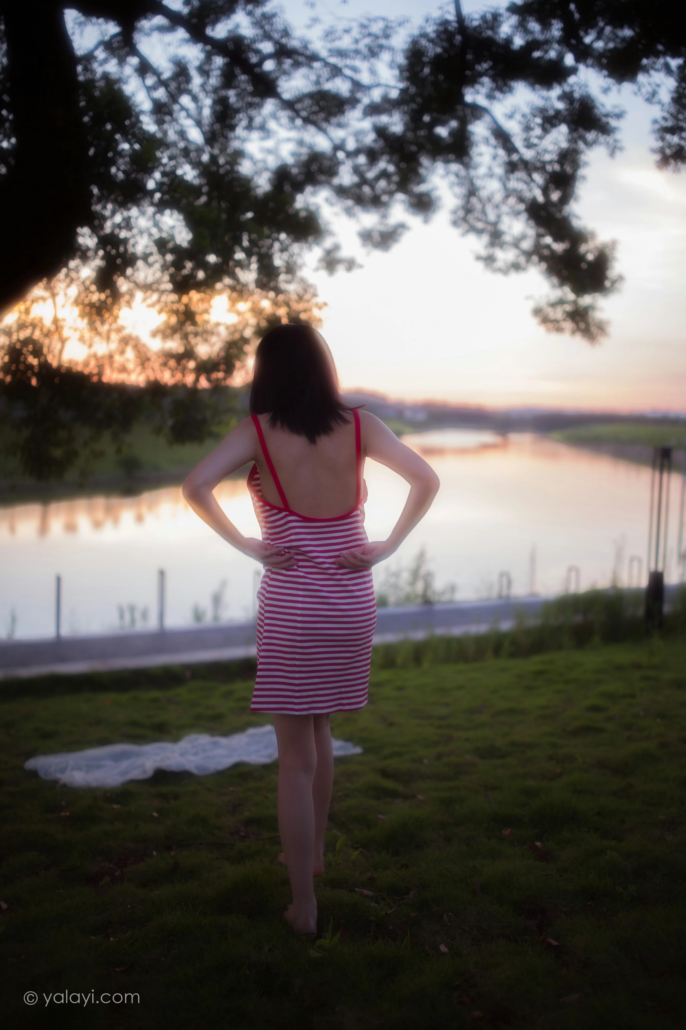 [YALAYI雅拉伊]NO.690 《红了》 落落 红色吊带连衣裙写真第15张