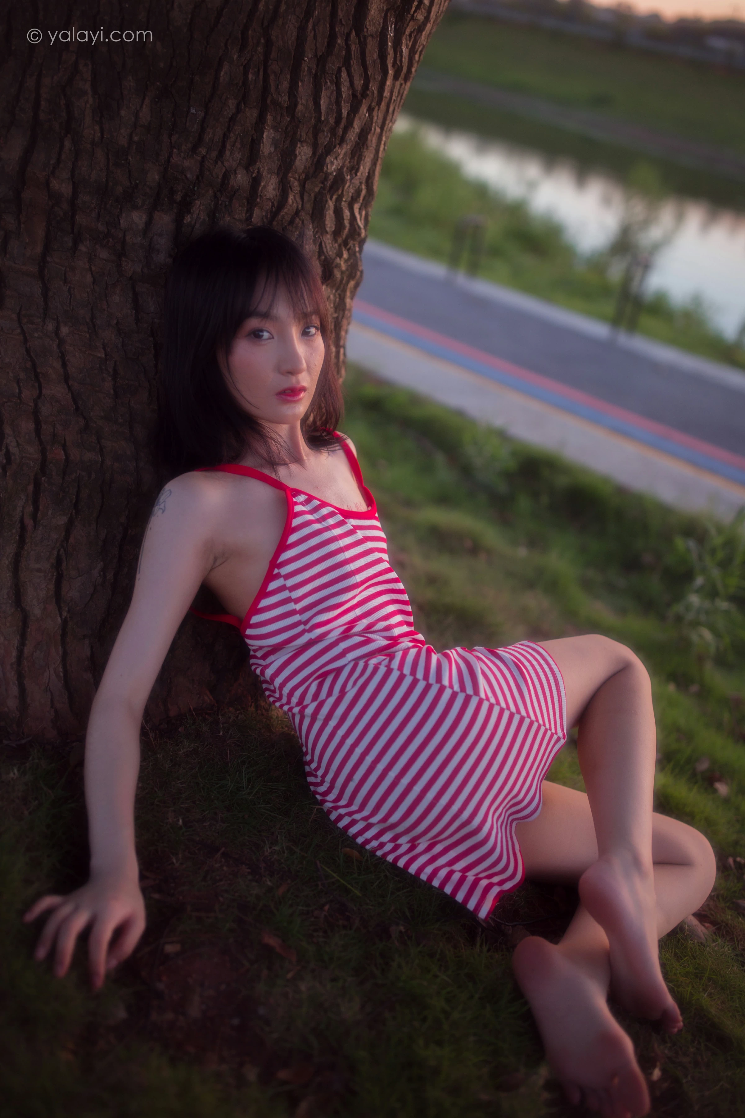 [YALAYI雅拉伊]NO.690 《红了》 落落 红色吊带连衣裙写真第12张