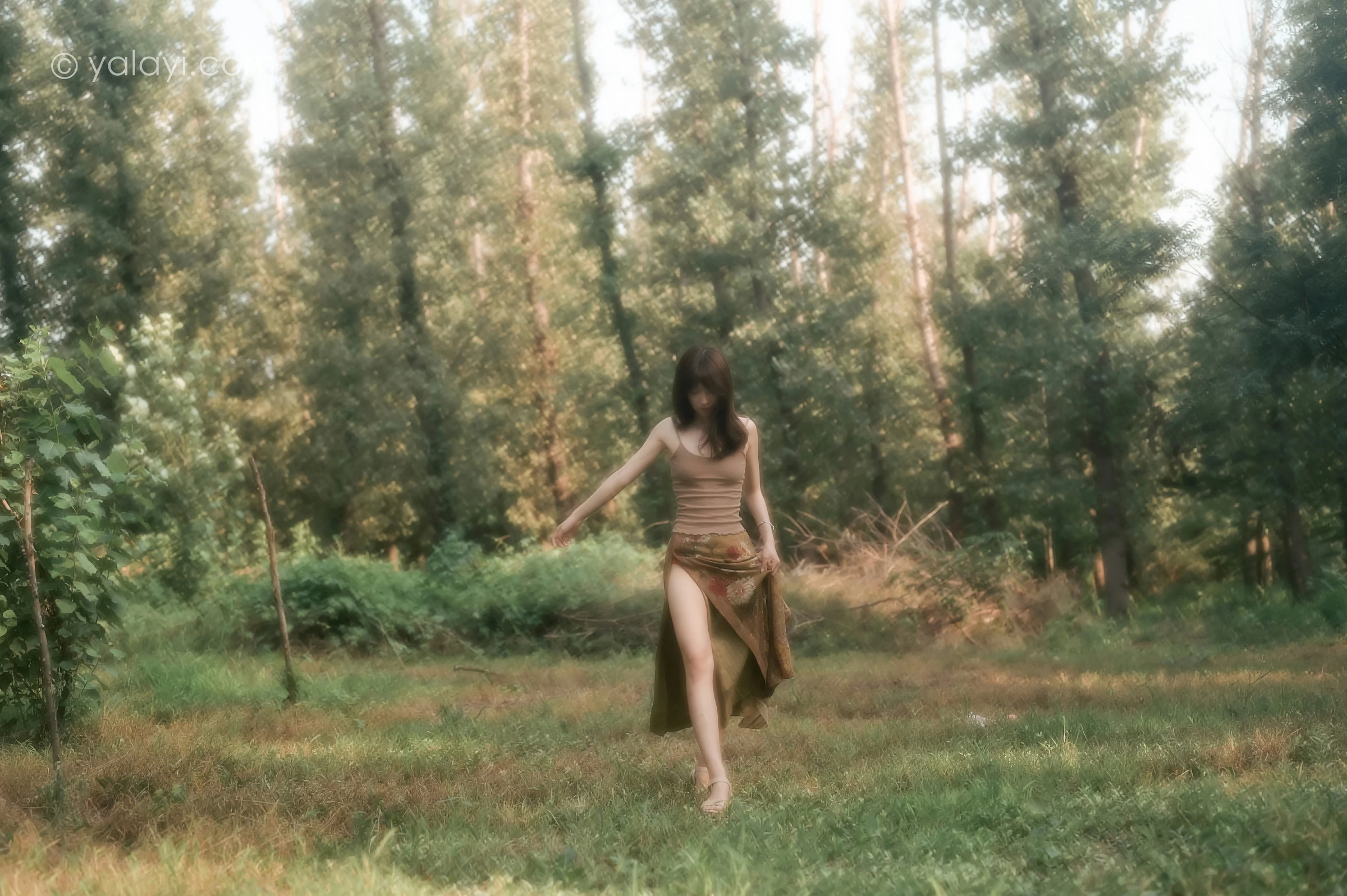 [YALAYI雅拉伊]NO.691 《梦境》 佳佳 橙色性感小背心加短裙私房写真第5张