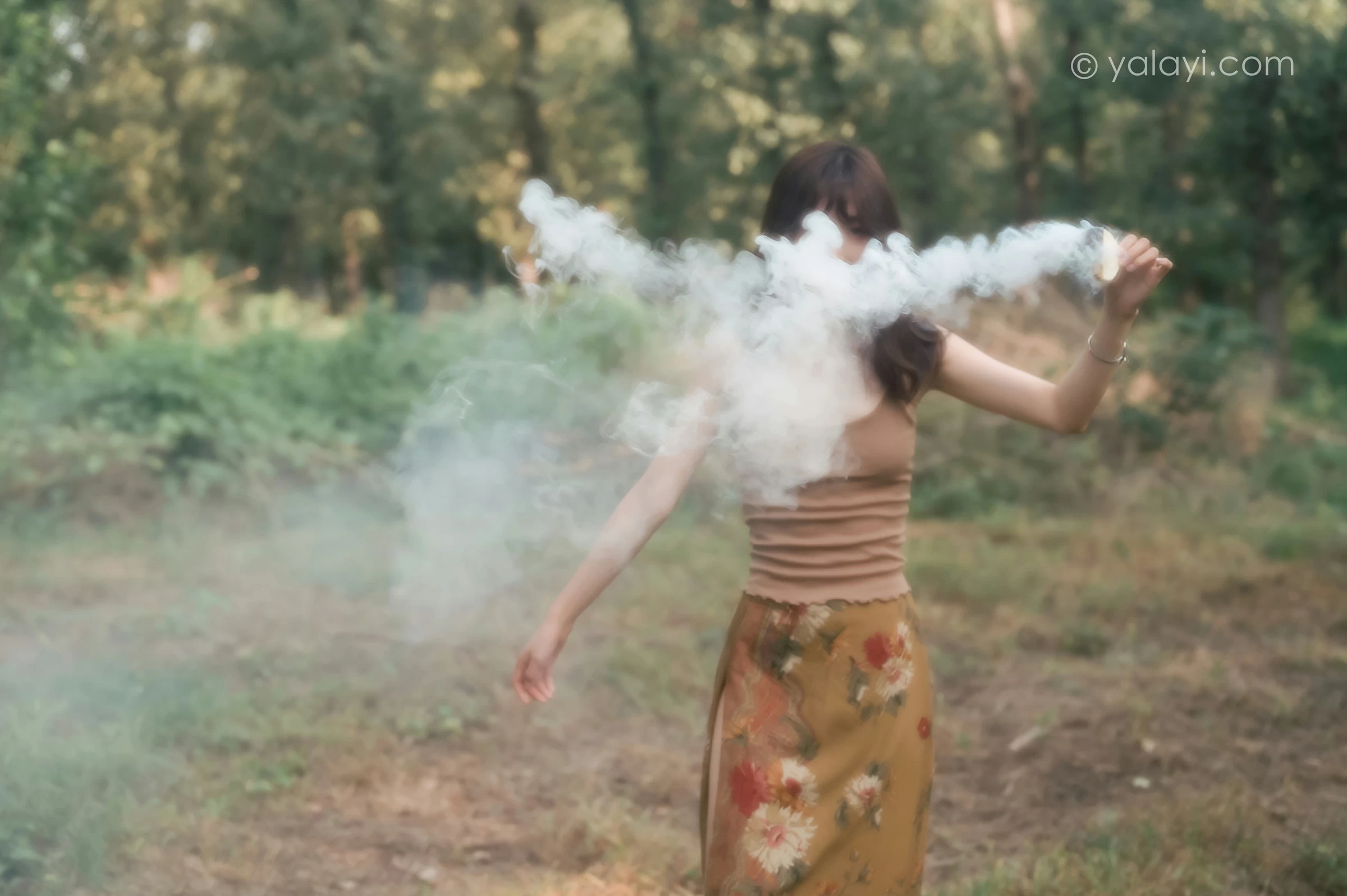 [YALAYI雅拉伊]NO.691 《梦境》 佳佳 橙色性感小背心加短裙私房写真第9张