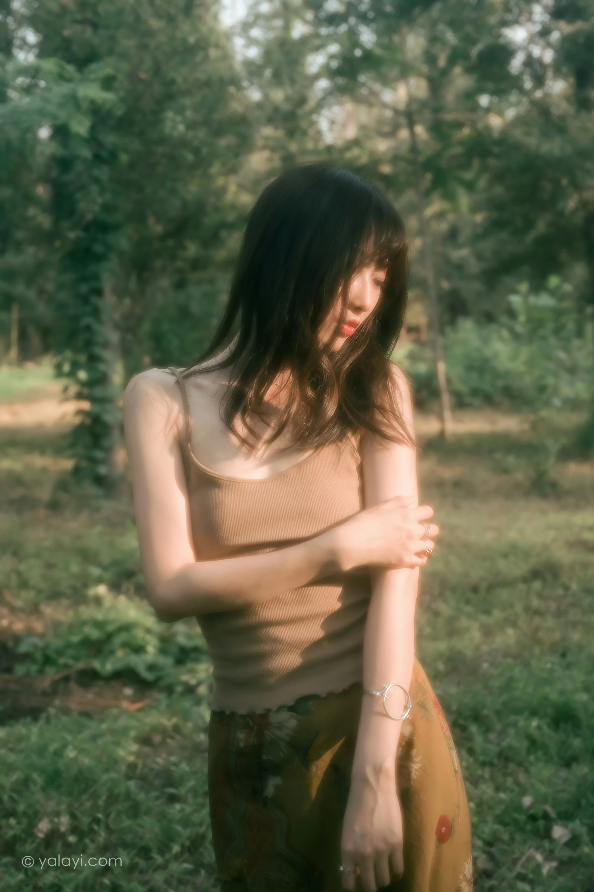[YALAYI雅拉伊]NO.691 《梦境》 佳佳 橙色性感小背心加短裙私房写真第9张