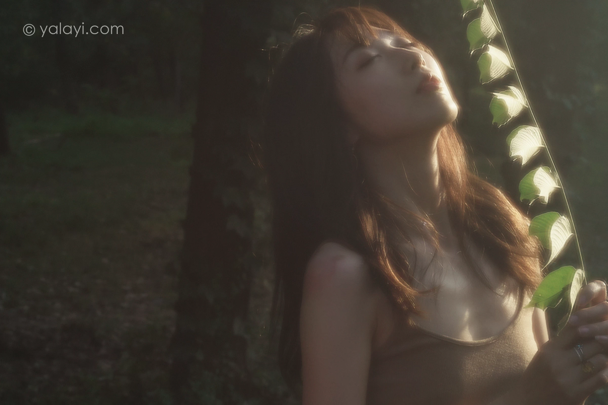 [YALAYI雅拉伊]NO.691 《梦境》 佳佳 橙色性感小背心加短裙私房写真第19张