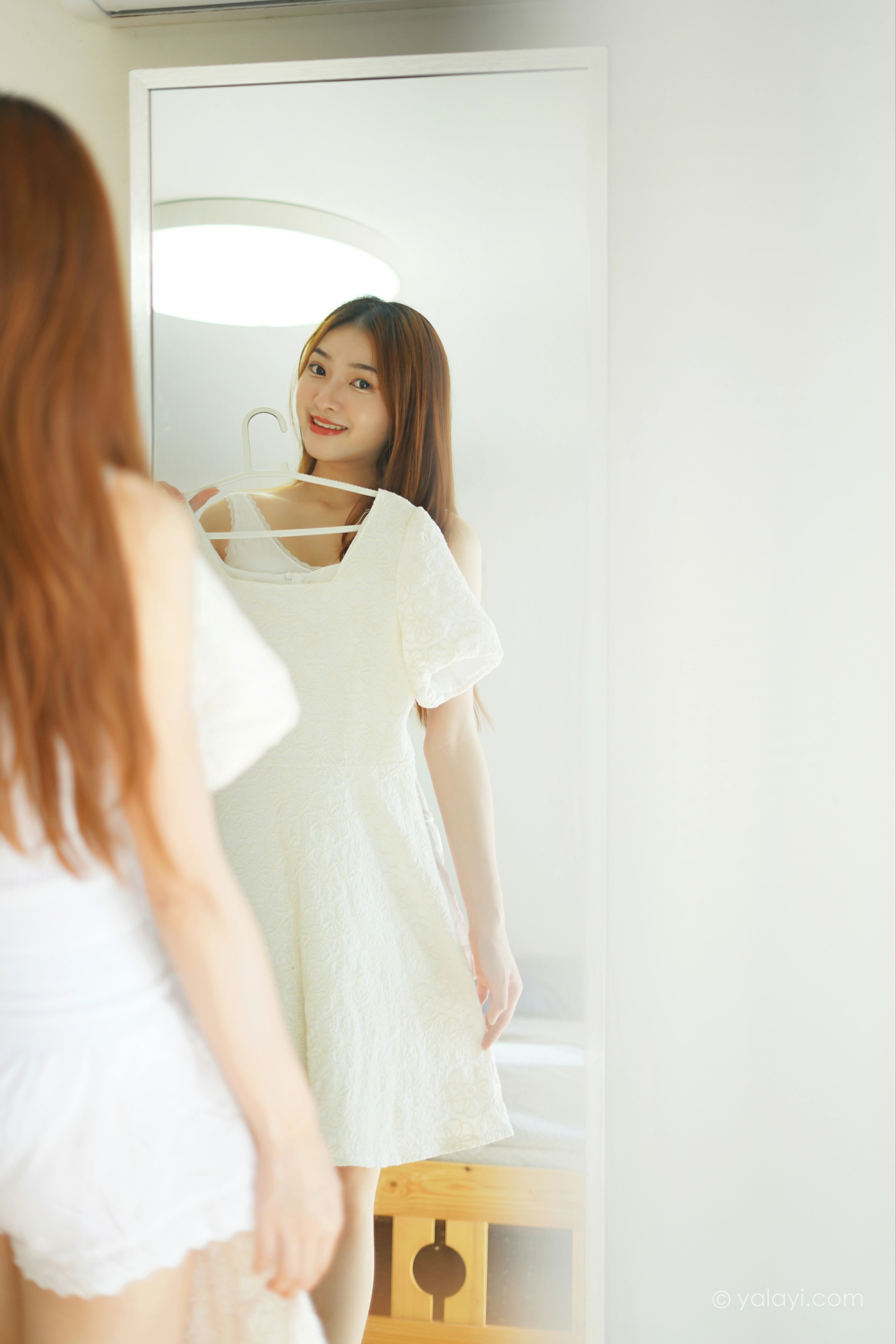 [YALAYI雅拉伊]NO.854 清晨阳光 楚媛 白色蕾丝连衣裙居家性感写真集第4张
