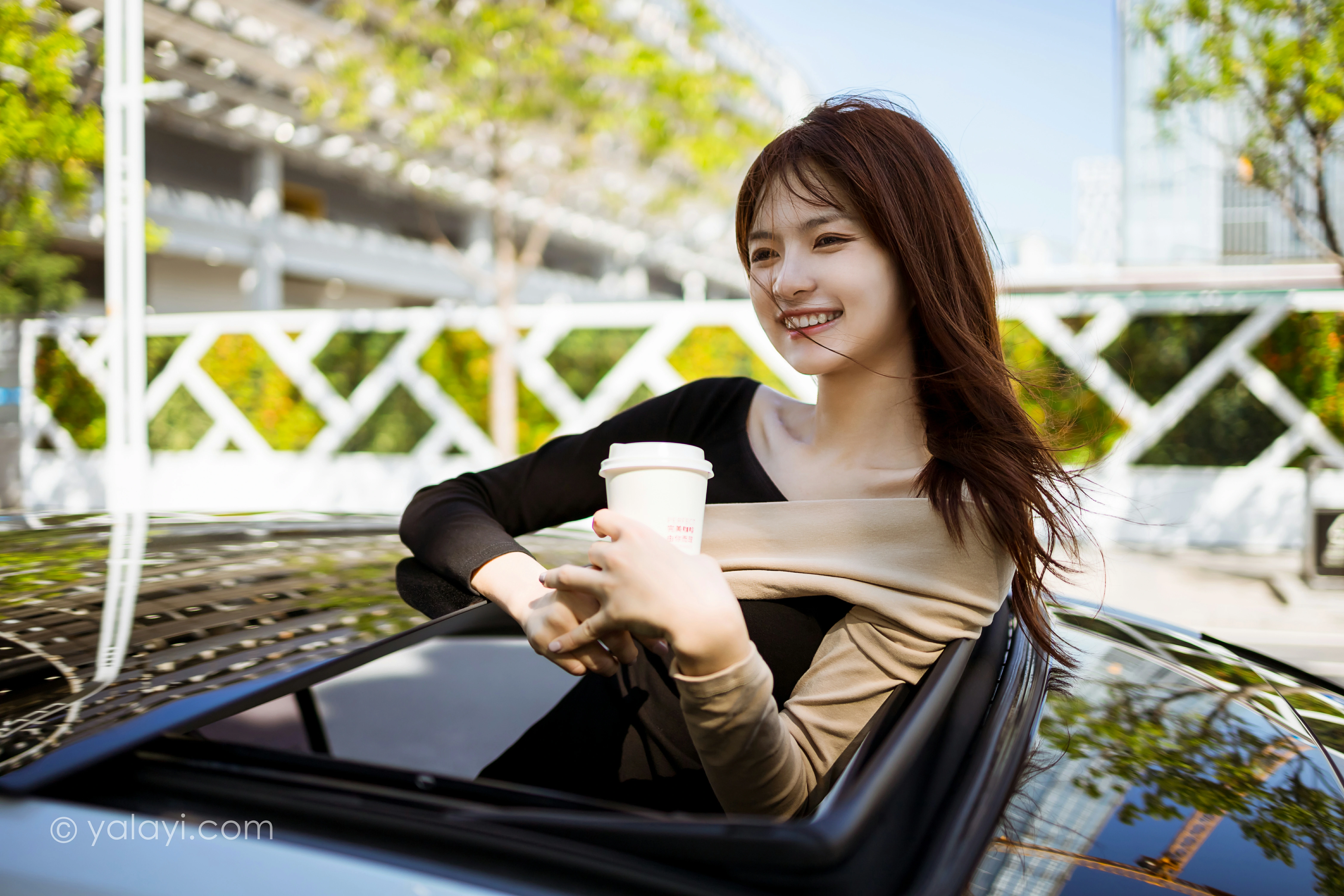 [YALAYI雅拉伊]2021.11.10 兜风 茹莎 黑色连身礼服裙性感写真集第8张