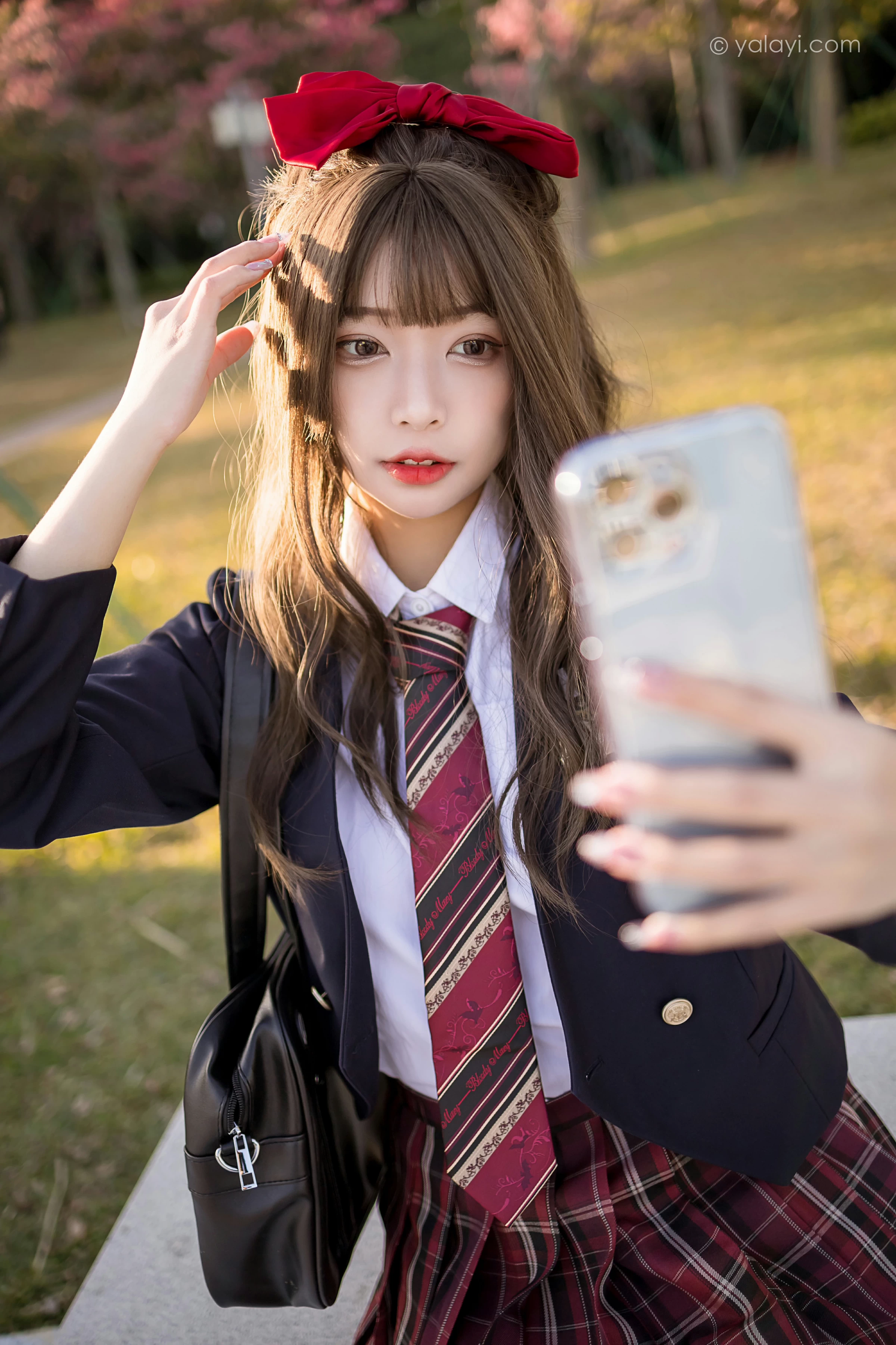 [YALAYI雅拉伊]2022.01.03 最美的青春 阿禾 蓝色JK制服衬衫加红色格子短裙私房写真集第1张