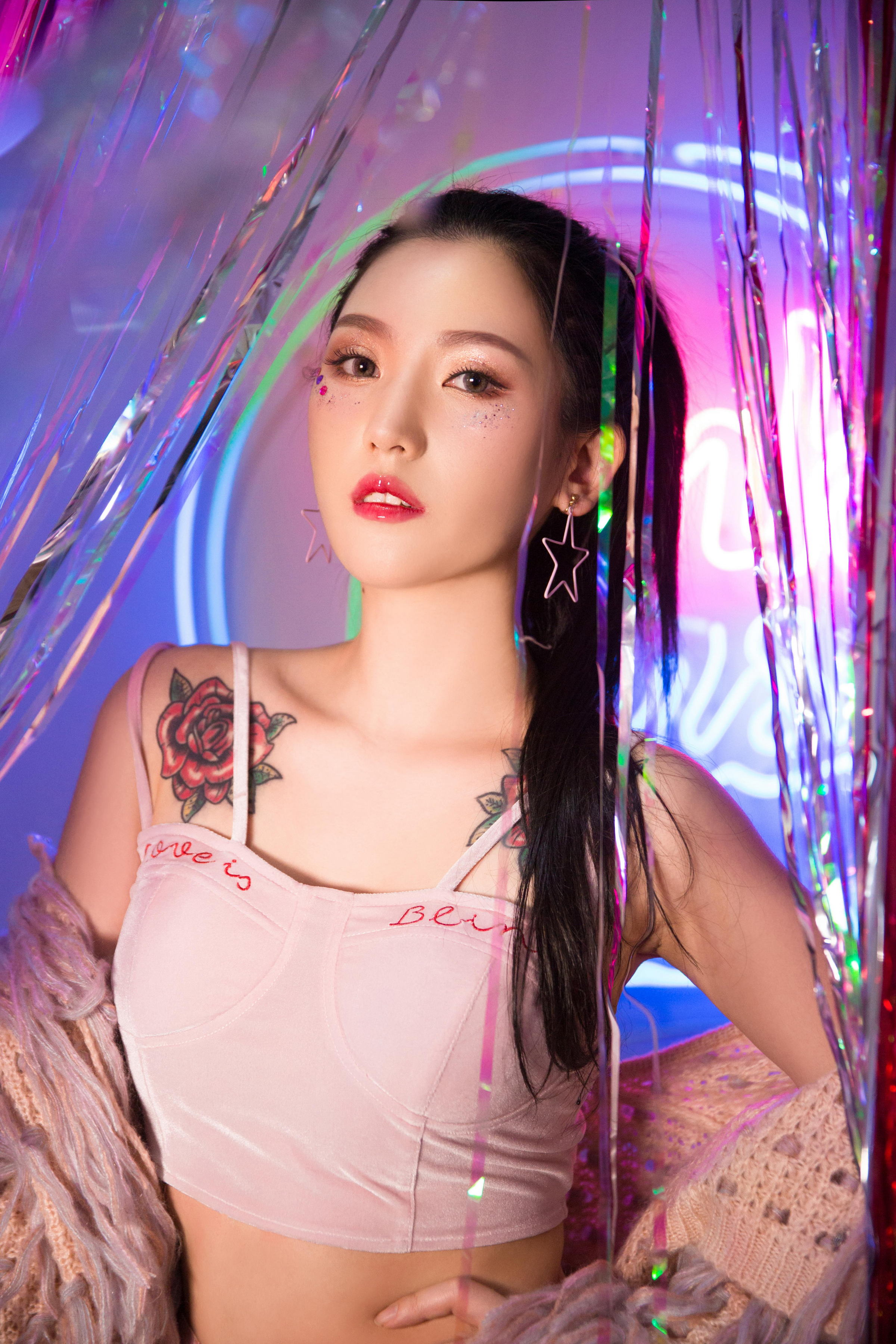 [YALAYI雅拉伊]2022.09.07 热辣辣 和服美女 镂空外套与粉色短裙加粉色内衣性感私房写真集第5张