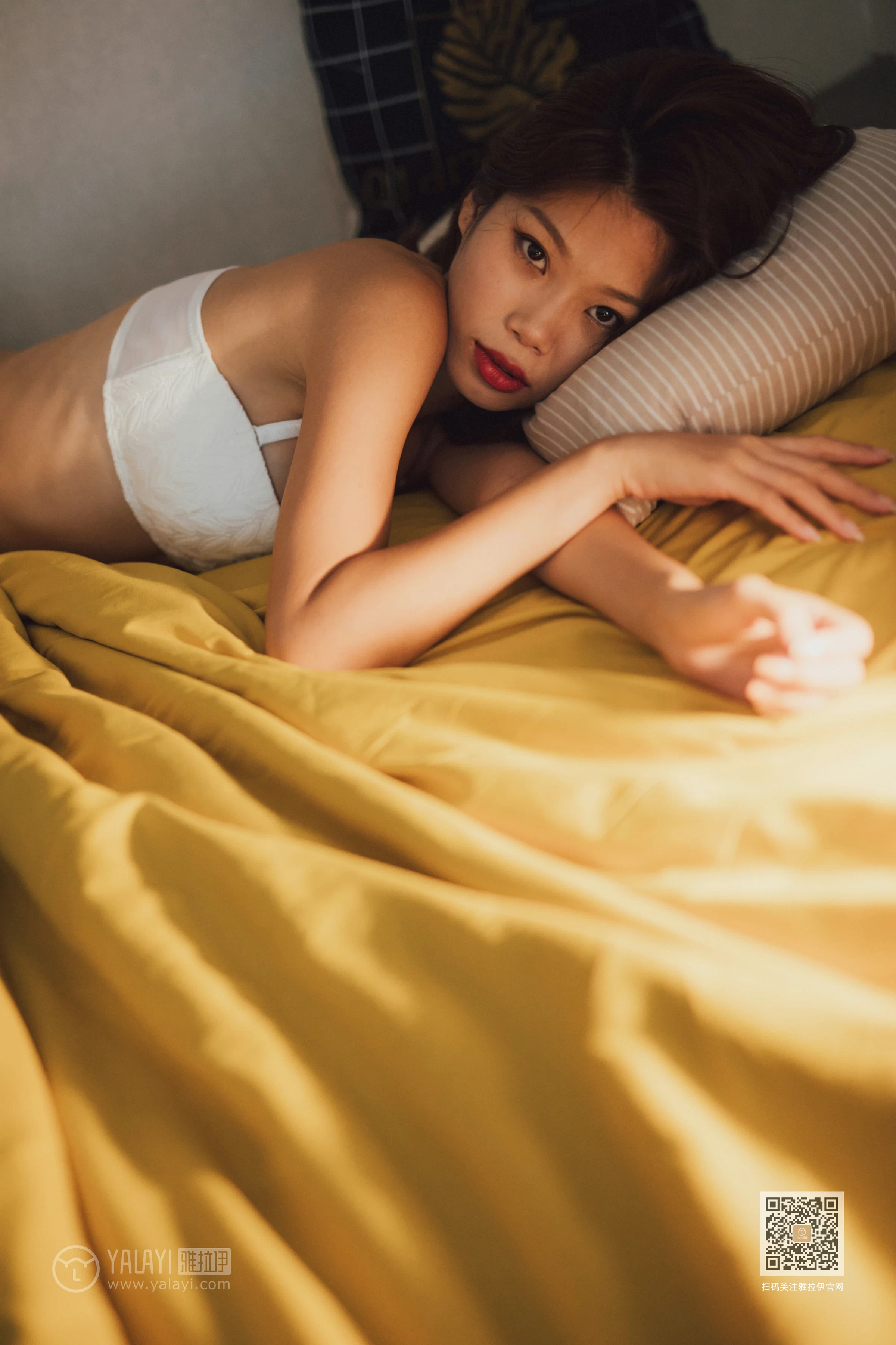 [YALAYI雅拉伊]Vol.448 靡靡之音 静初 白色蕾丝内衣居家性感私房写真集第14张