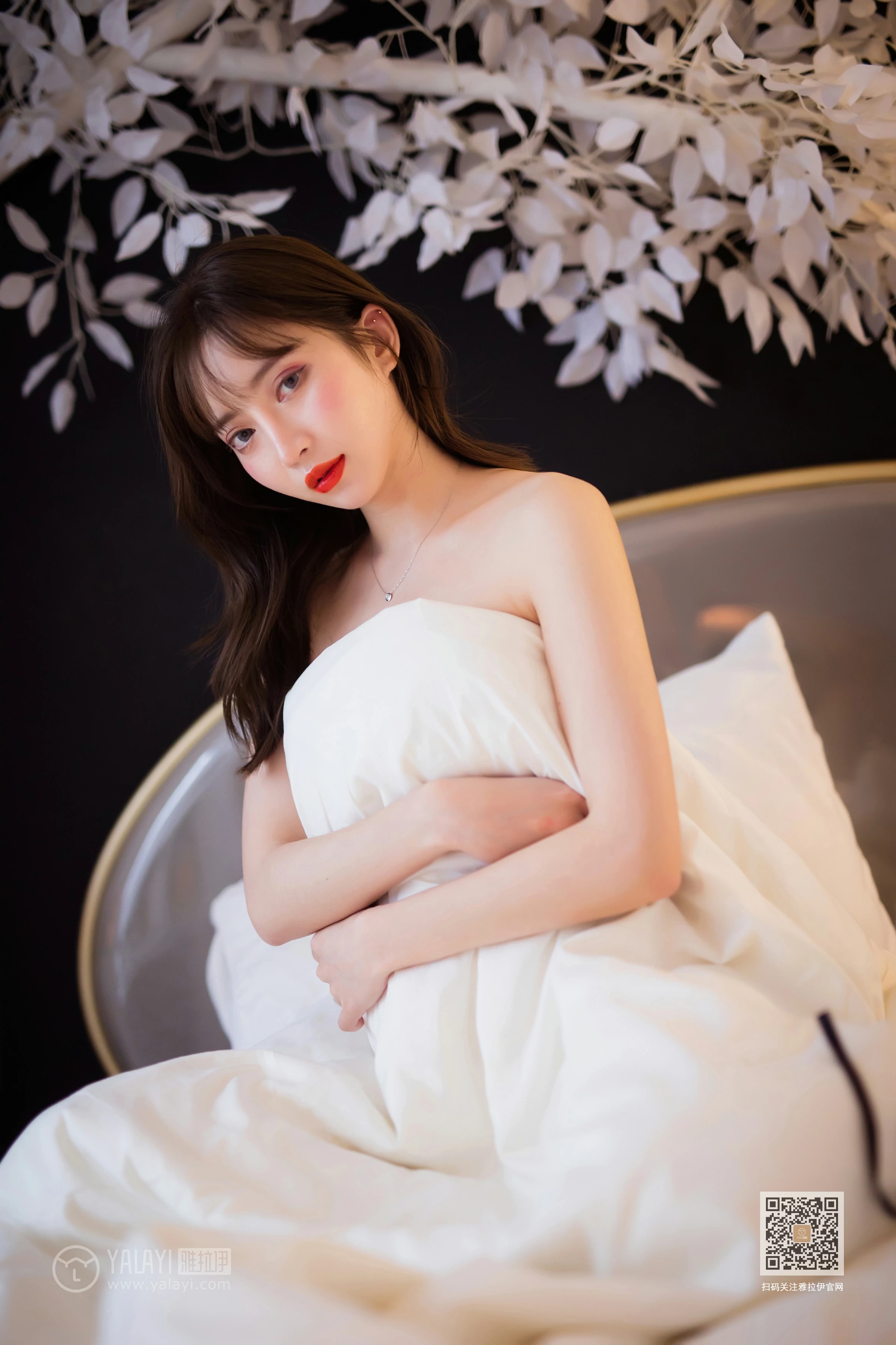 [YALAYI雅拉伊]Vol.462 濒临底线 白雪 黑色内衣加黑色蕾丝内裤性感私房写真集第12张