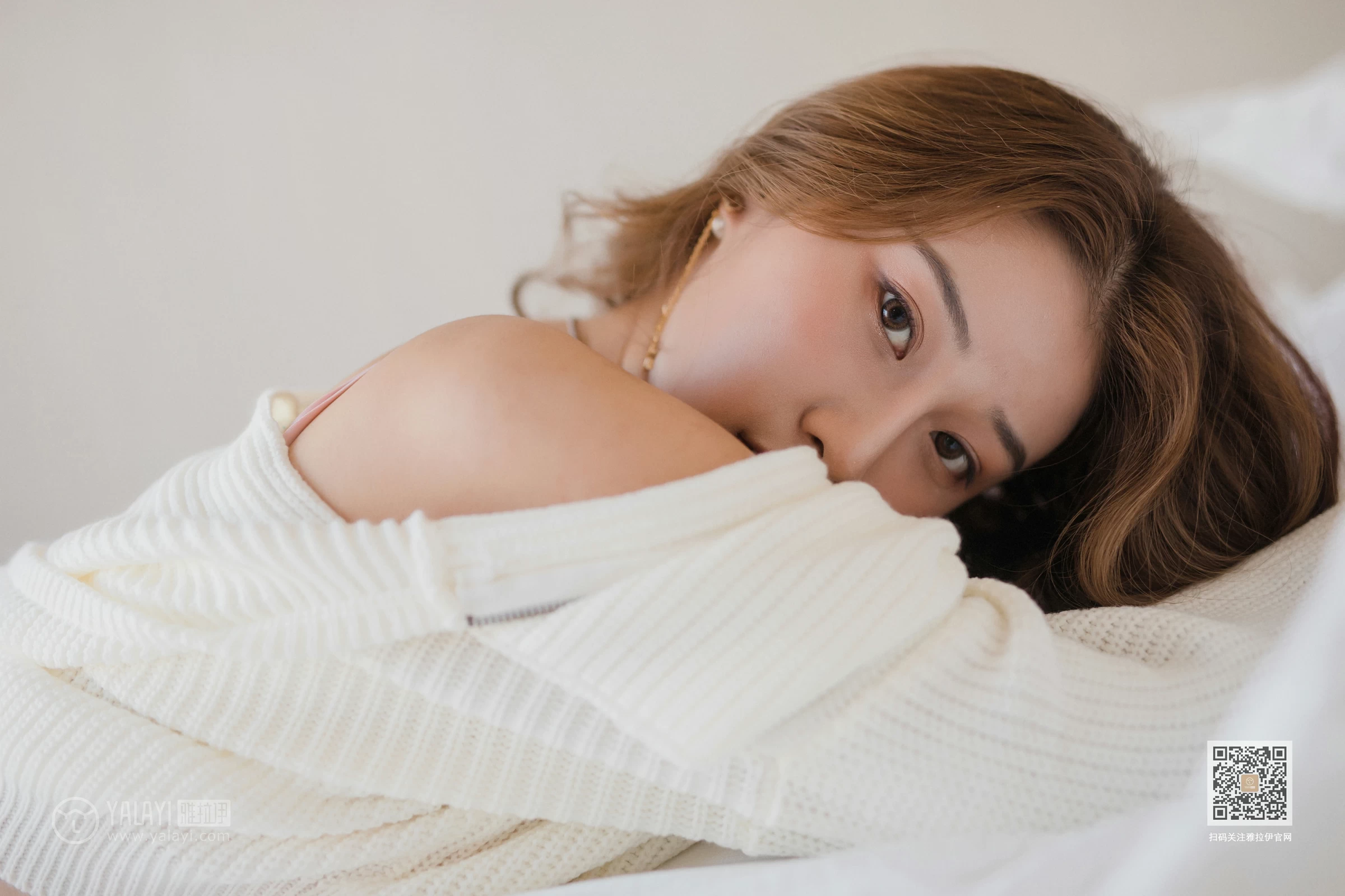 [YALAYI雅拉伊]Vol.475 美人秋波醉 欣茹 粉色性感内衣居家私房写真集第3张