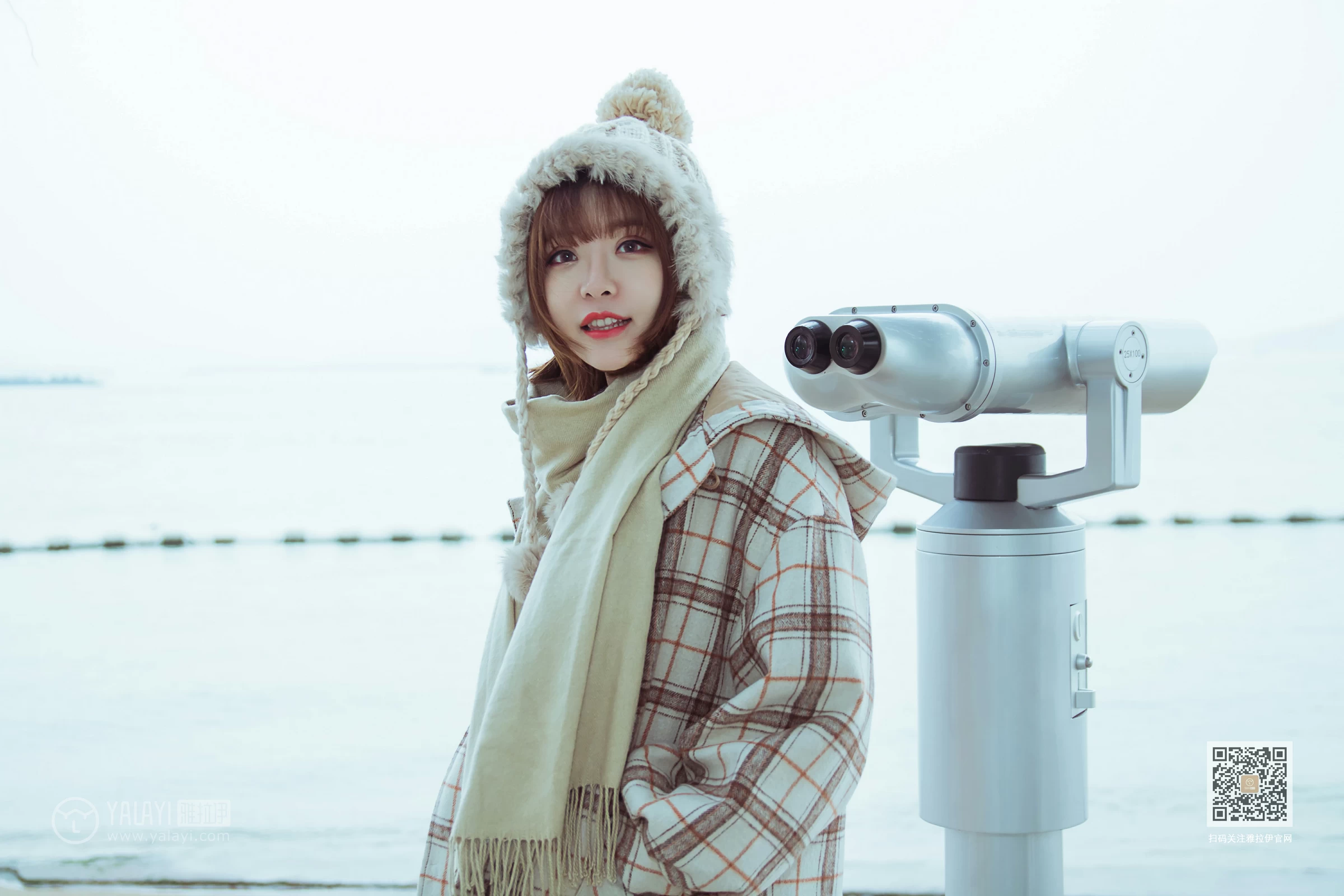 [YALAYI雅拉伊]Vol.515 冬日 阳阳 白色大衣加黑色短裙清纯可爱私房写真集第10张