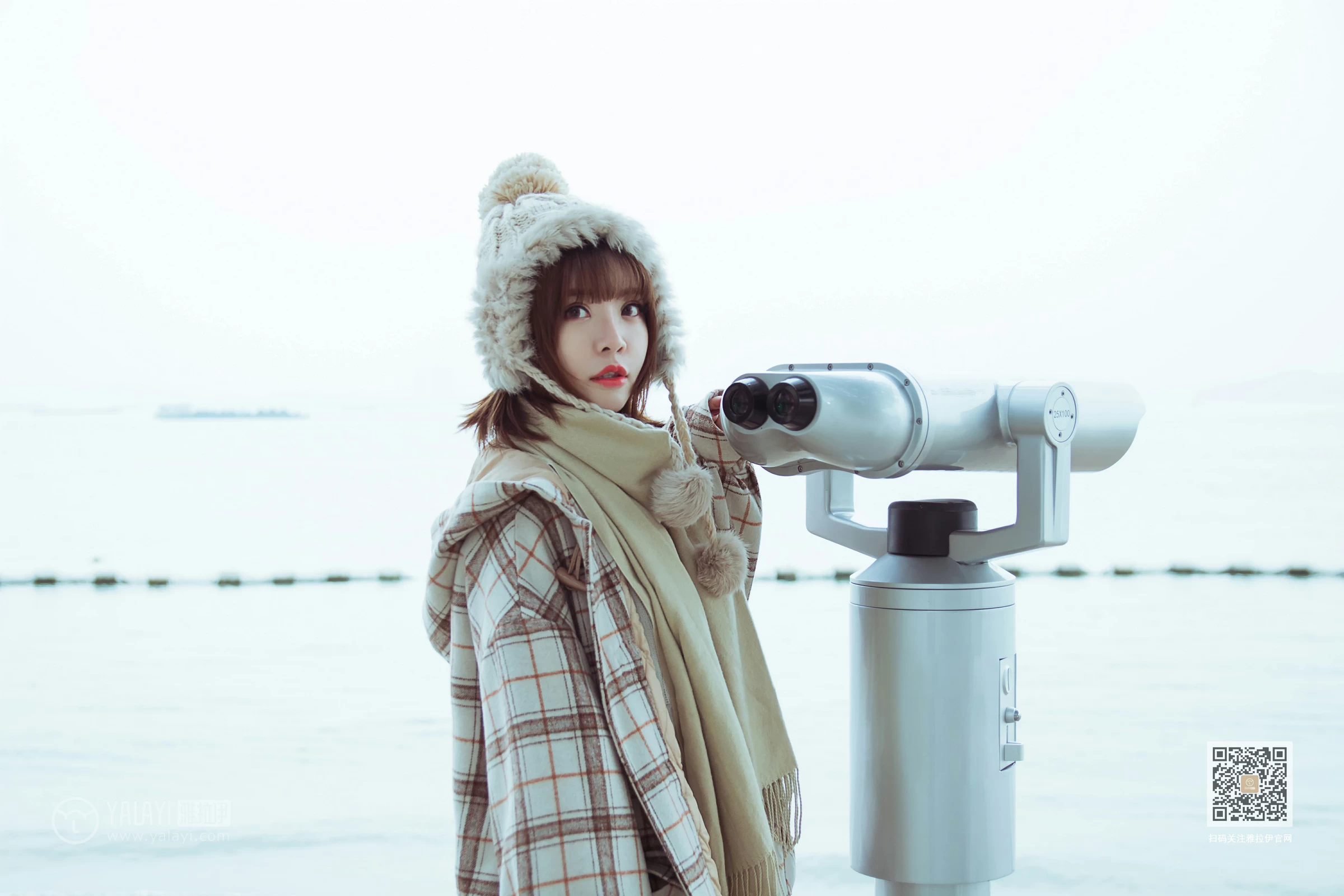 [YALAYI雅拉伊]Vol.515 冬日 阳阳 白色大衣加黑色短裙清纯可爱私房写真集第11张