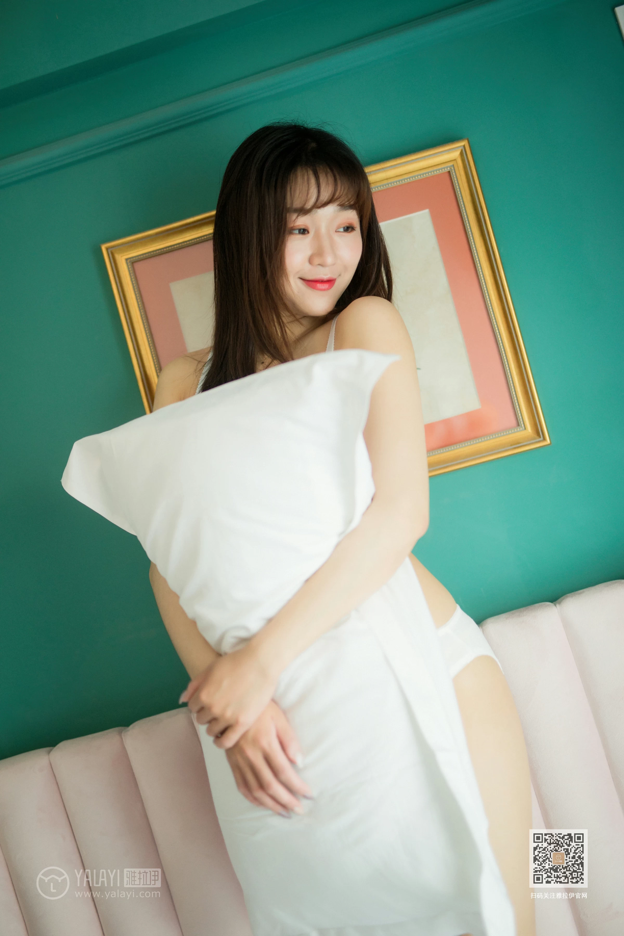 [YALAYI雅拉伊]Vol.531 穿毛衣好热 小颖 粉色毛衣加粉色内衣性感私房写真集第11张
