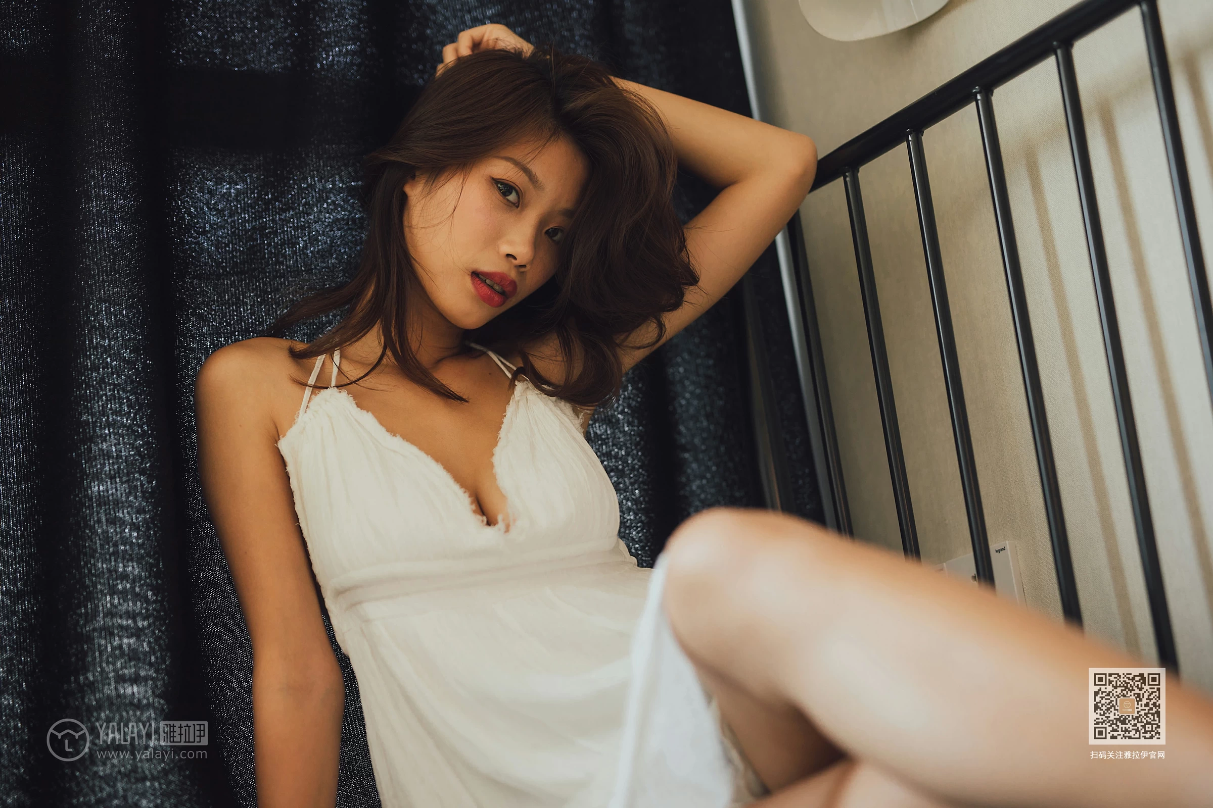 [YALAYI雅拉伊]Vol.523 薄纱雾绕 静初 白色透视吊带睡衣裙性感私房写真集第13张