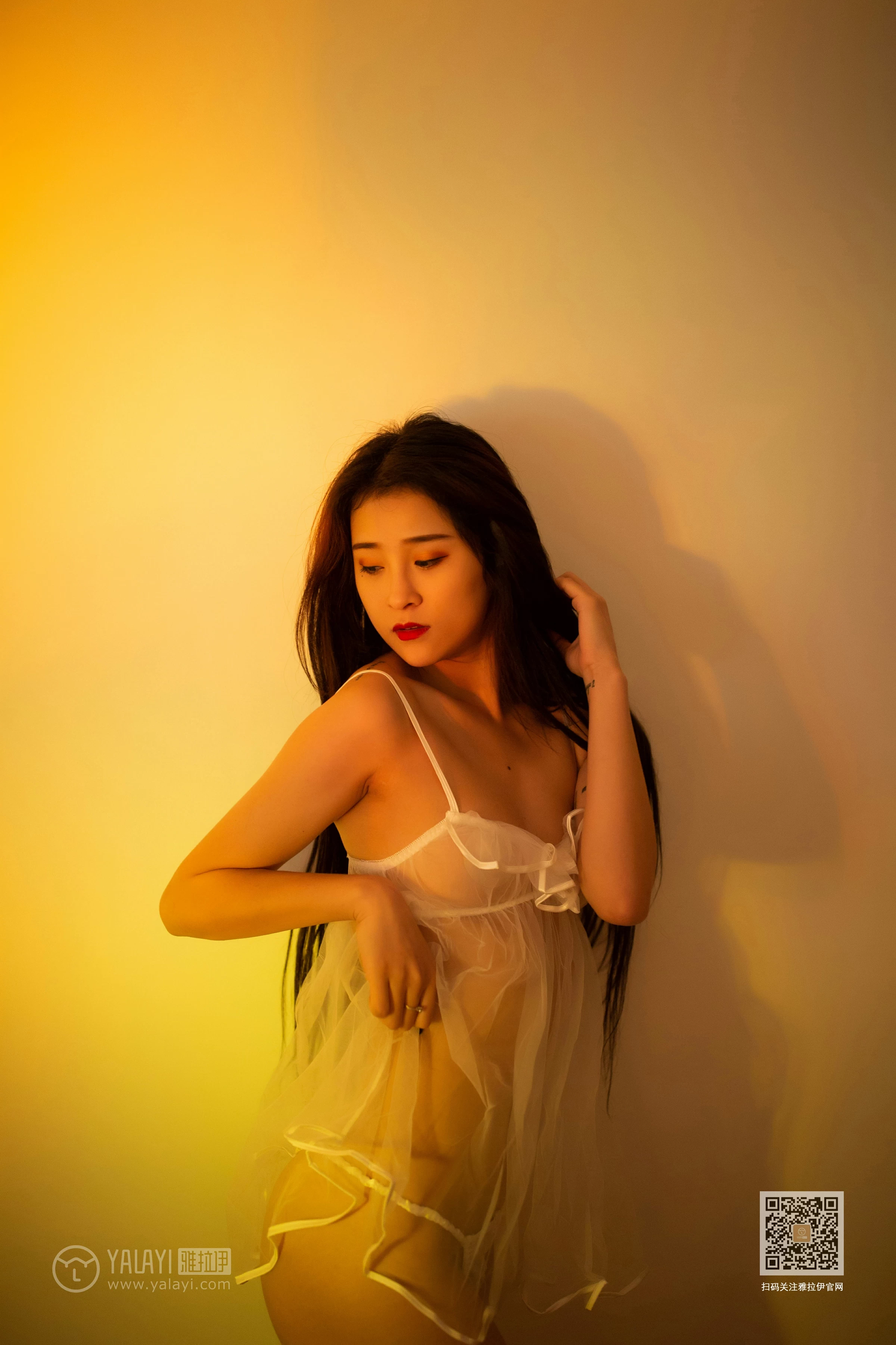 [YALAYI雅拉伊]Vol.526 焦糖玛奇朵 素素 白色透视睡衣裙加情趣内衣性感私房写真集第8张