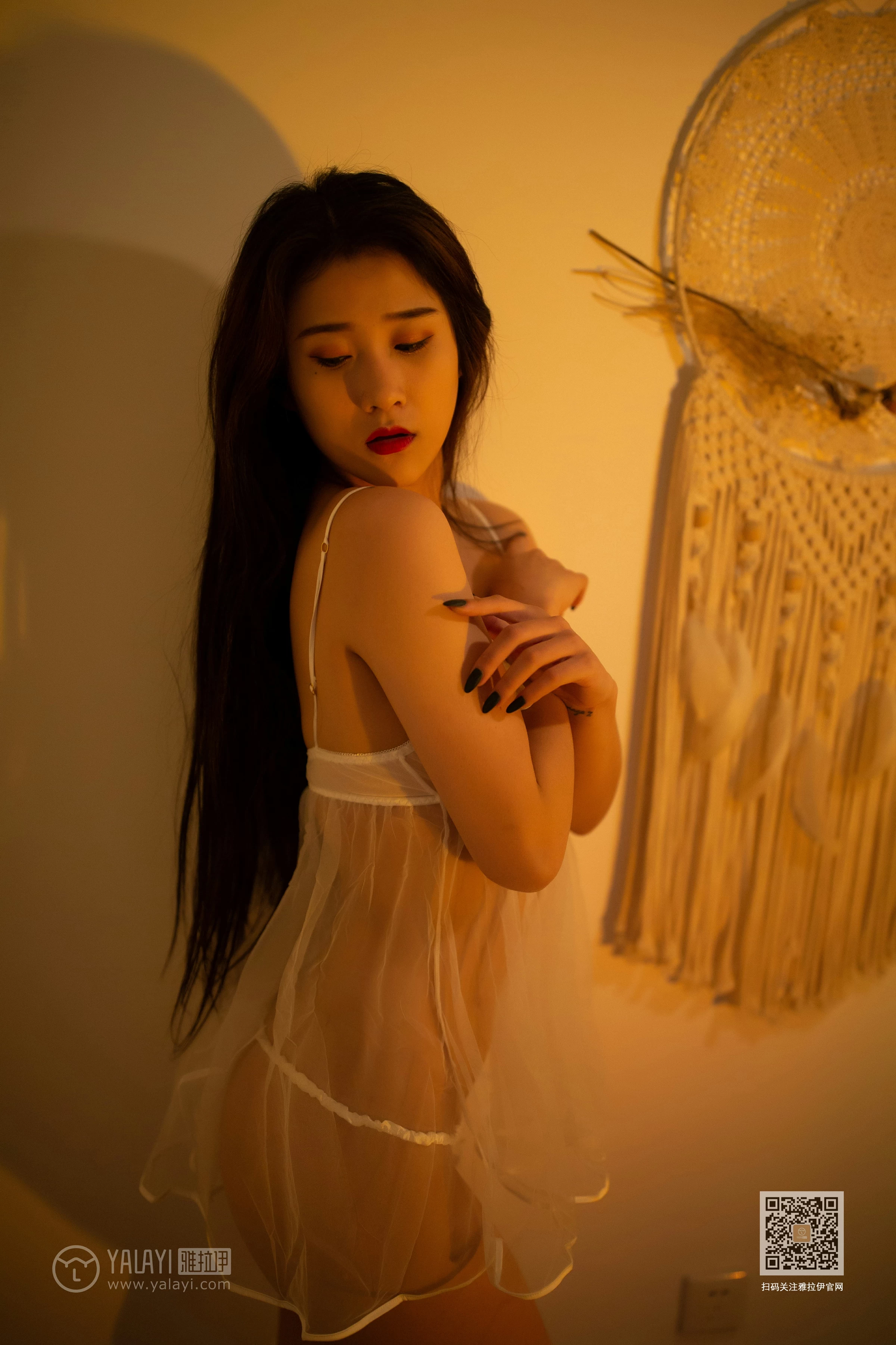 [YALAYI雅拉伊]Vol.526 焦糖玛奇朵 素素 白色透视睡衣裙加情趣内衣性感私房写真集第13张