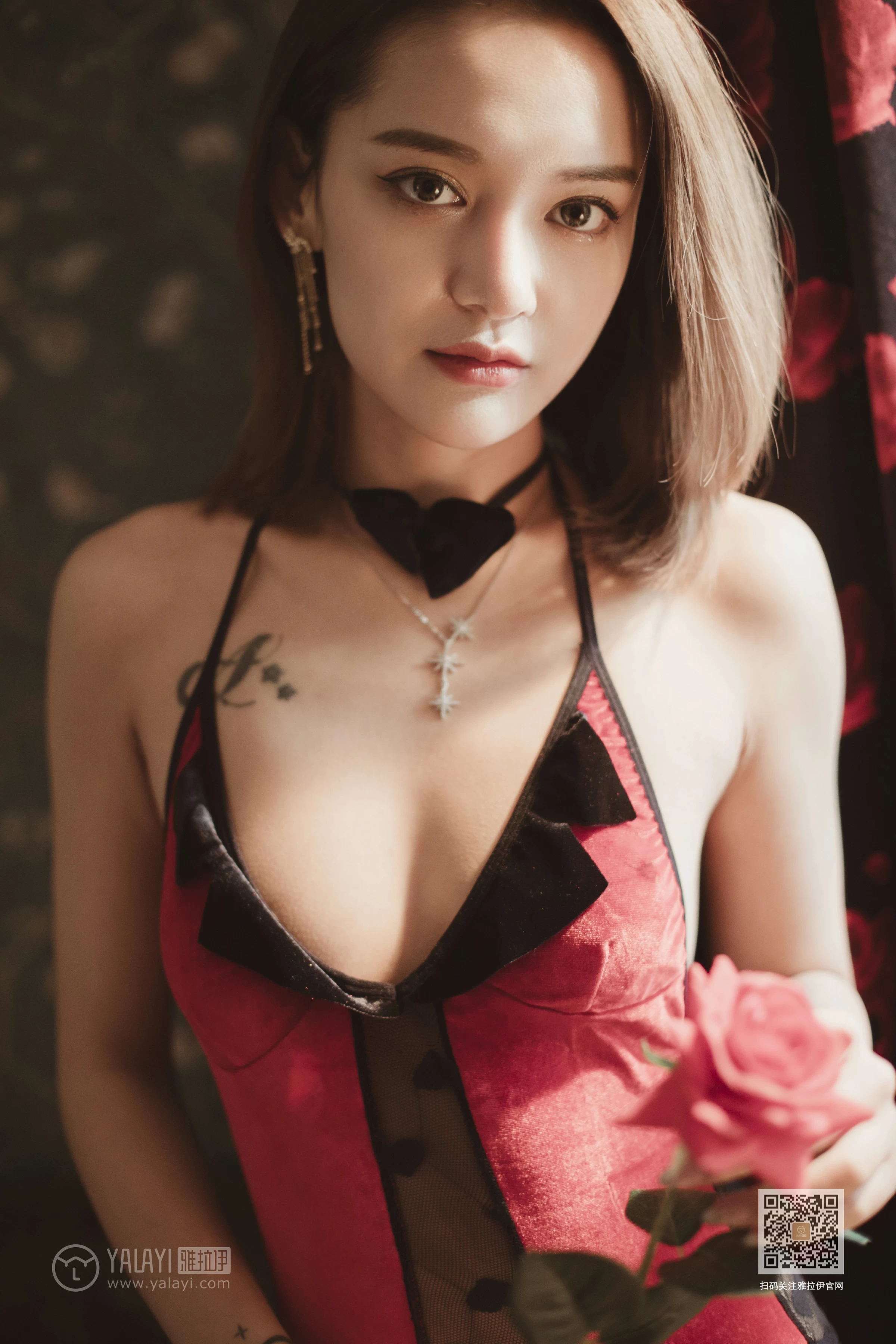 [YALAYI雅拉伊]Vol.529 玫瑰喜迎春 刘子炀 红色连体透视塑身内衣性感私房写真集第4张