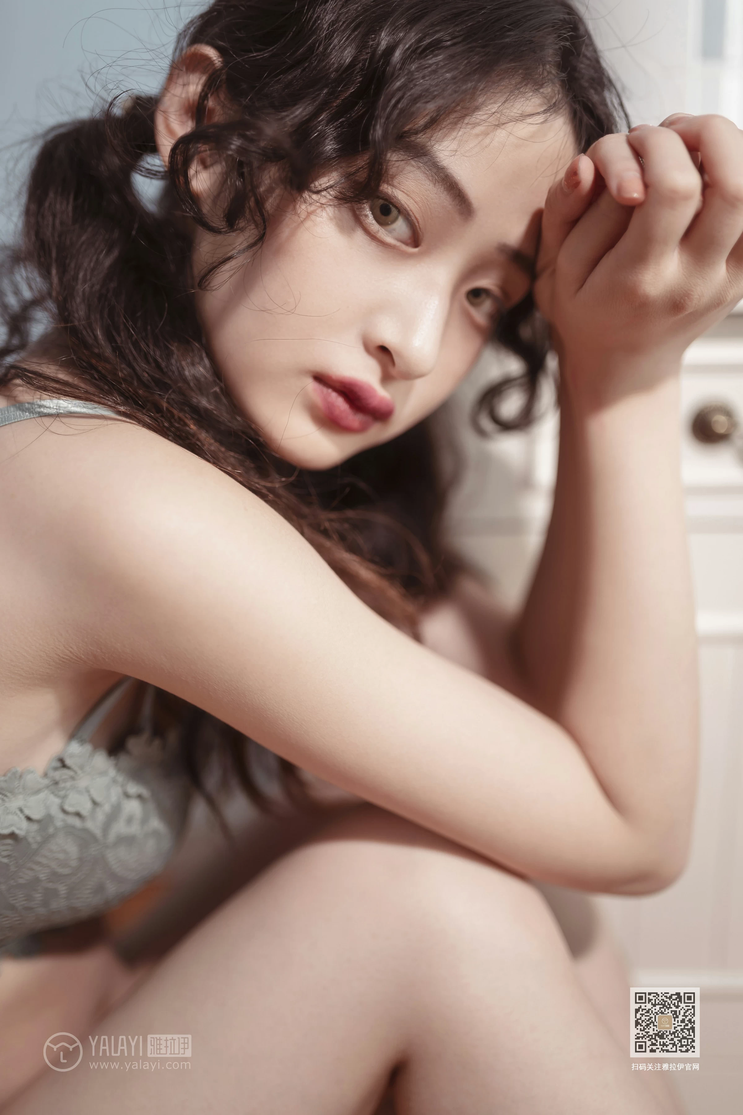 [YALAYI雅拉伊]Vol.547 玉影 西子 灰色蕾丝内衣居家性感私房写真集第5张