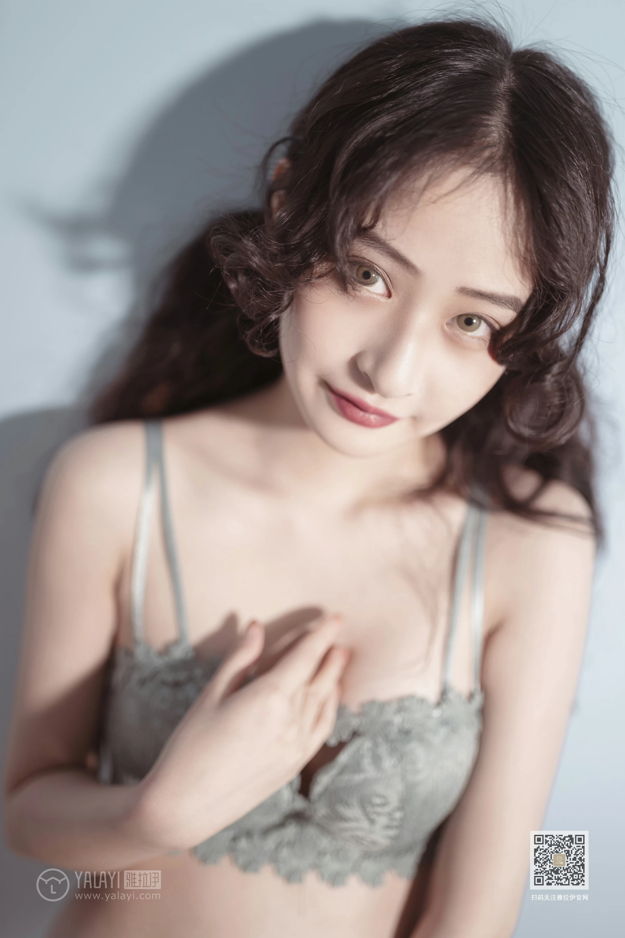 [YALAYI雅拉伊]Vol.547 玉影 西子 灰色蕾丝内衣居家性感私房写真集第13张