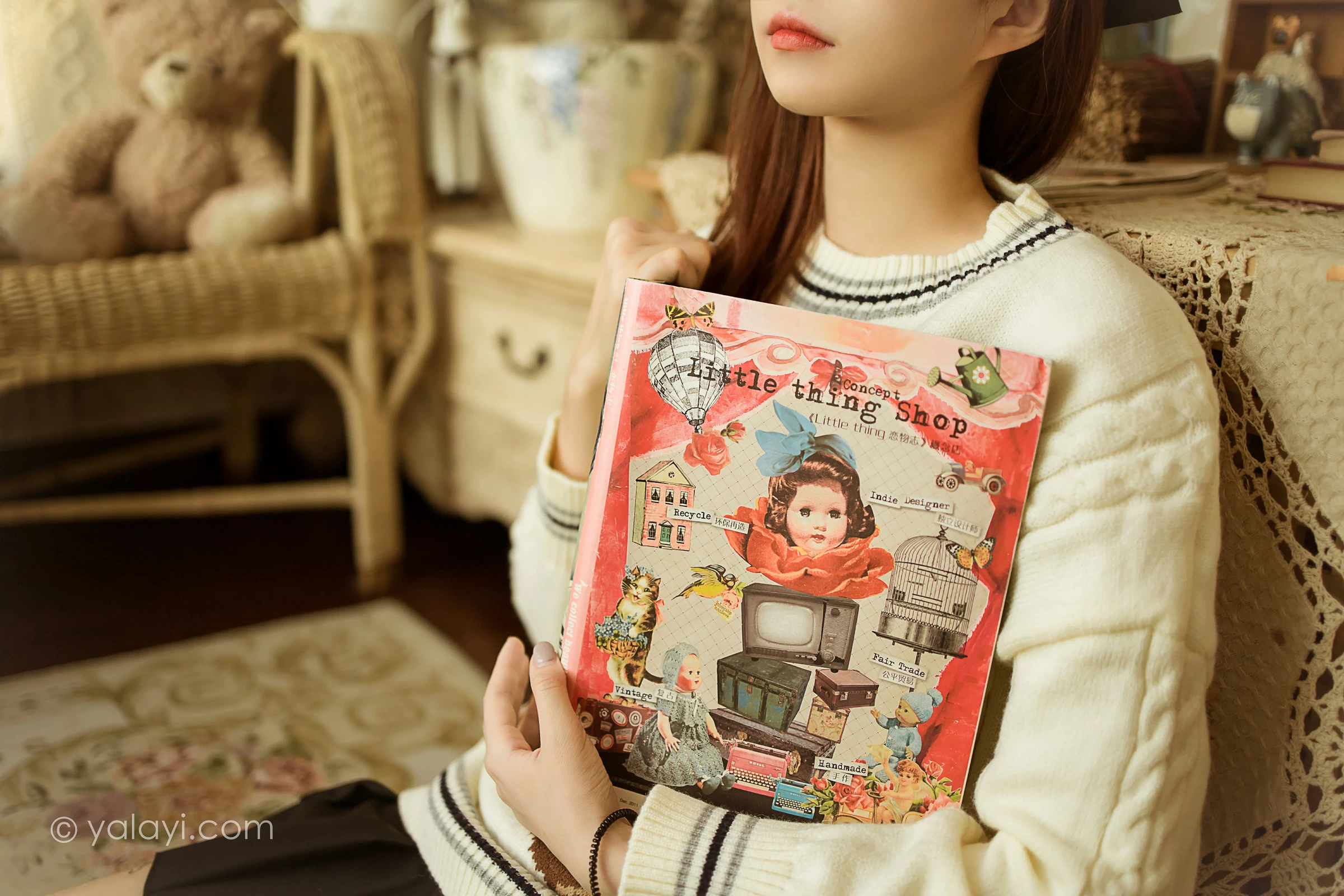 [YALAYI雅拉伊]2021.12.14 可爱小熊 茹莎 白色毛衣加黑色短裙居家私房写真集第14张