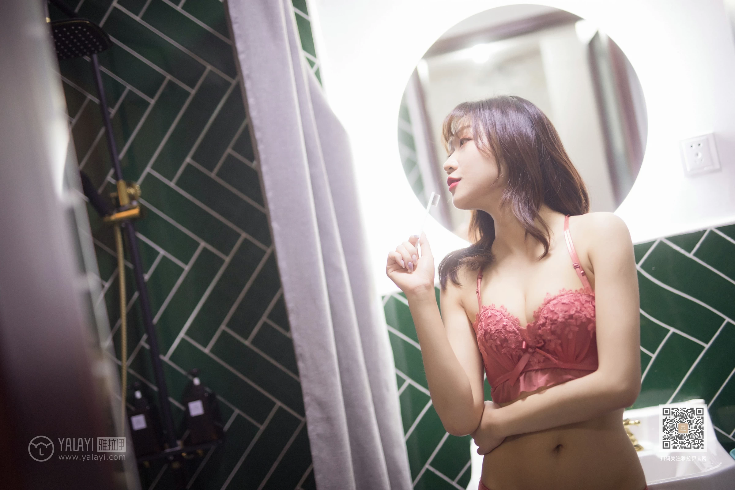 [YALAYI雅拉伊]Vol.551 六十六楼往下看 小颖 红色蕾丝内衣性感私房写真集第2张