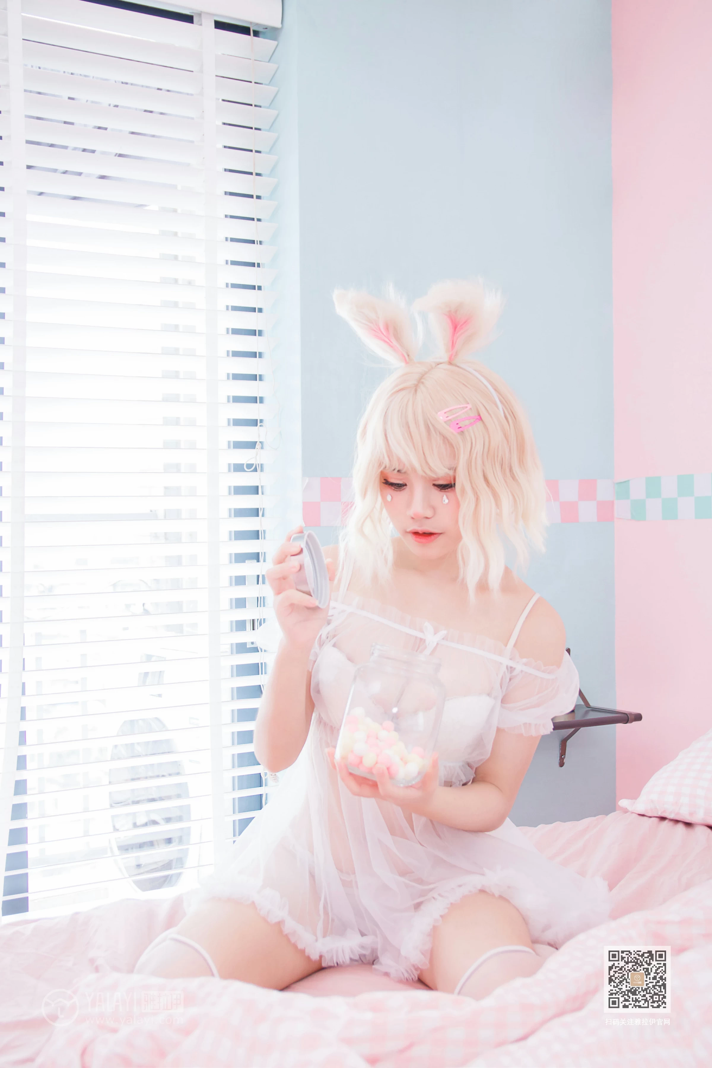 [YALAYI雅拉伊]Vol.557 阿狸的糖果罐 安安 透视情趣制服内衣加白色丝袜美腿玉足性感私房写真集第5张