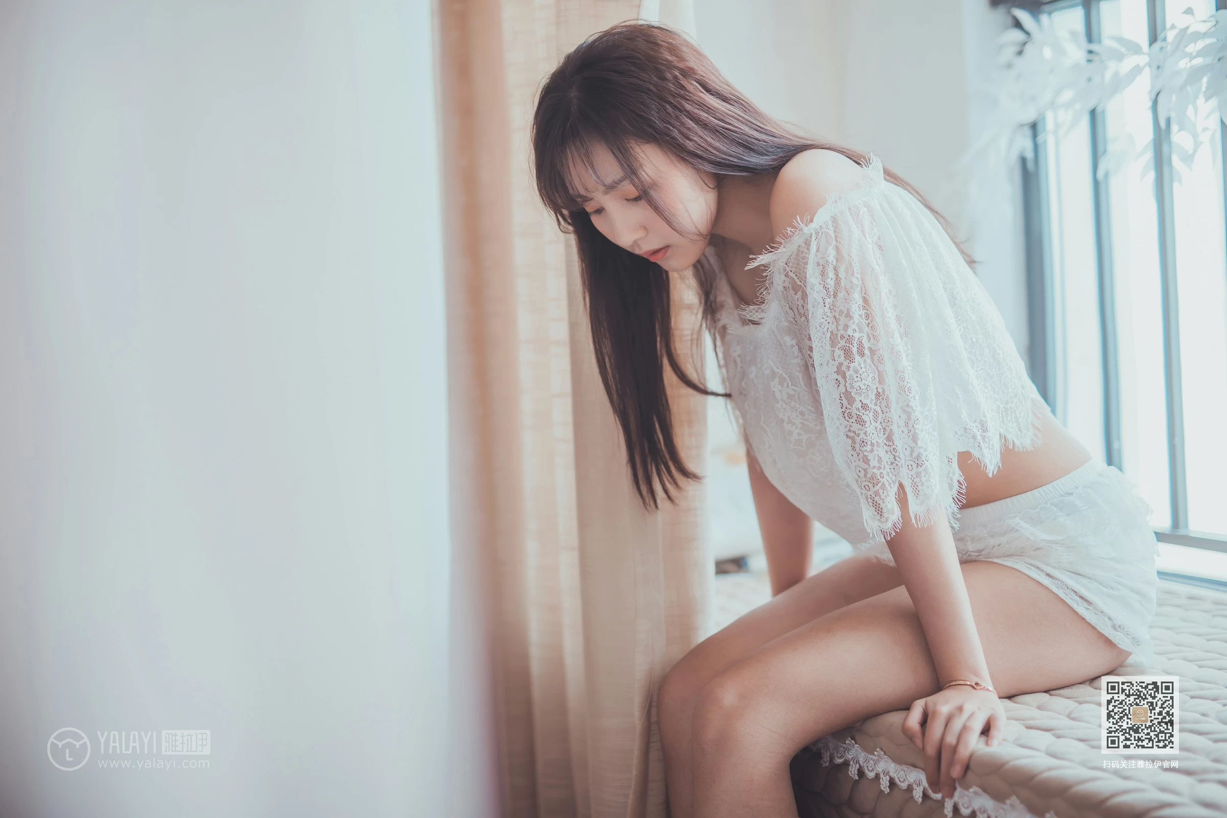 [YALAYI雅拉伊]Vol.588 清水有毒 唐芯 白色透视镂空上衣加短裤性感私房写真集第5张