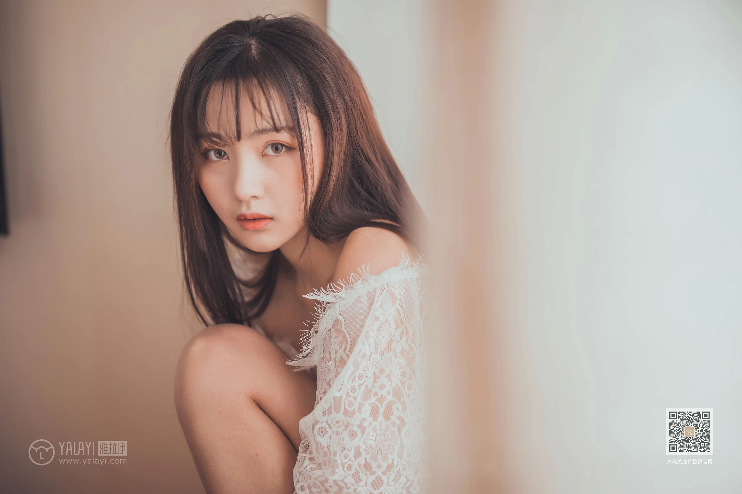 [YALAYI雅拉伊]Vol.588 清水有毒 唐芯 白色透视镂空上衣加短裤性感私房写真集第10张