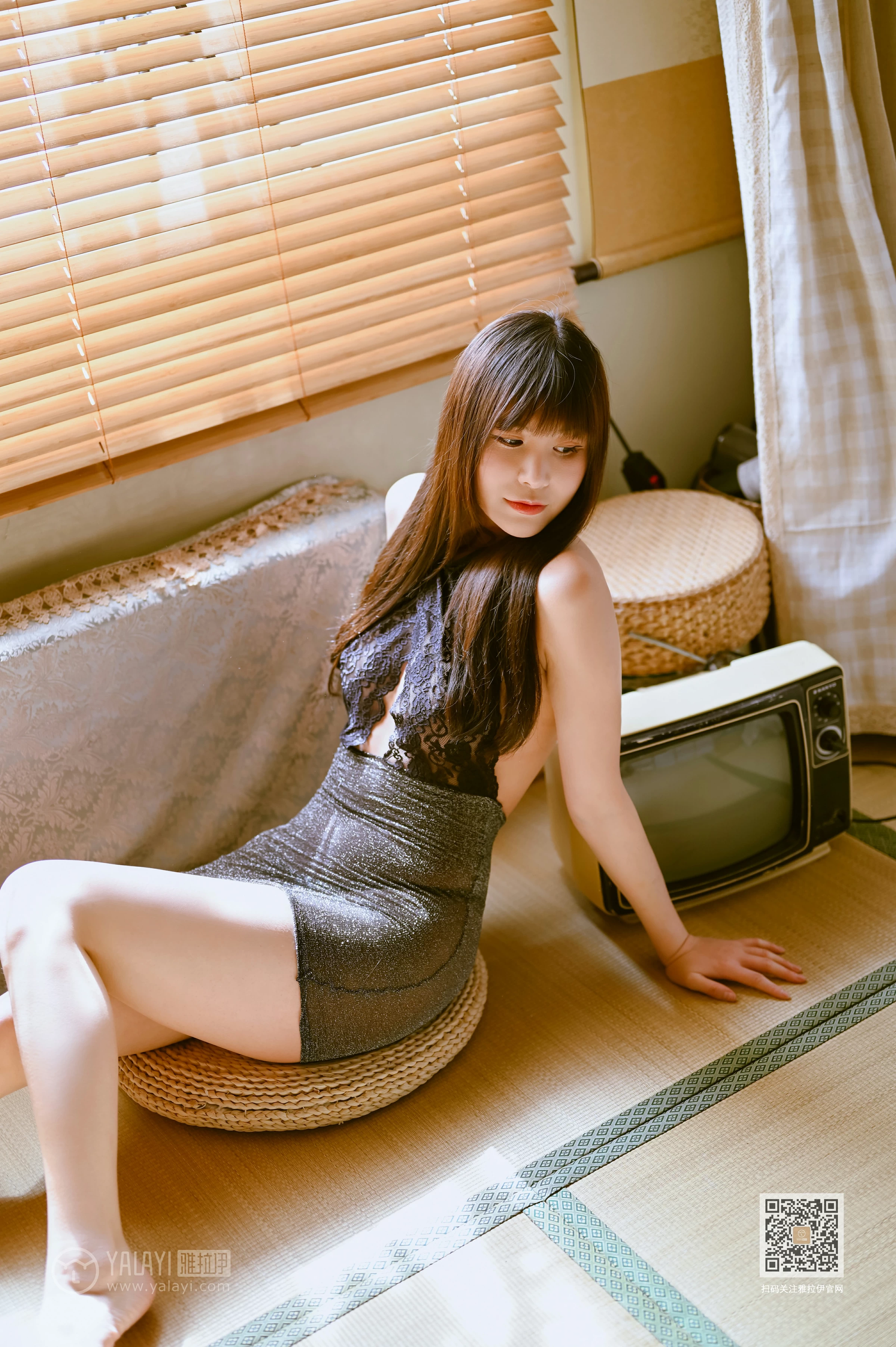 [YALAYI雅拉伊]Vol.595 婀娜 斯雯 灰色紧身透视连衣裙性感私房写真集第2张