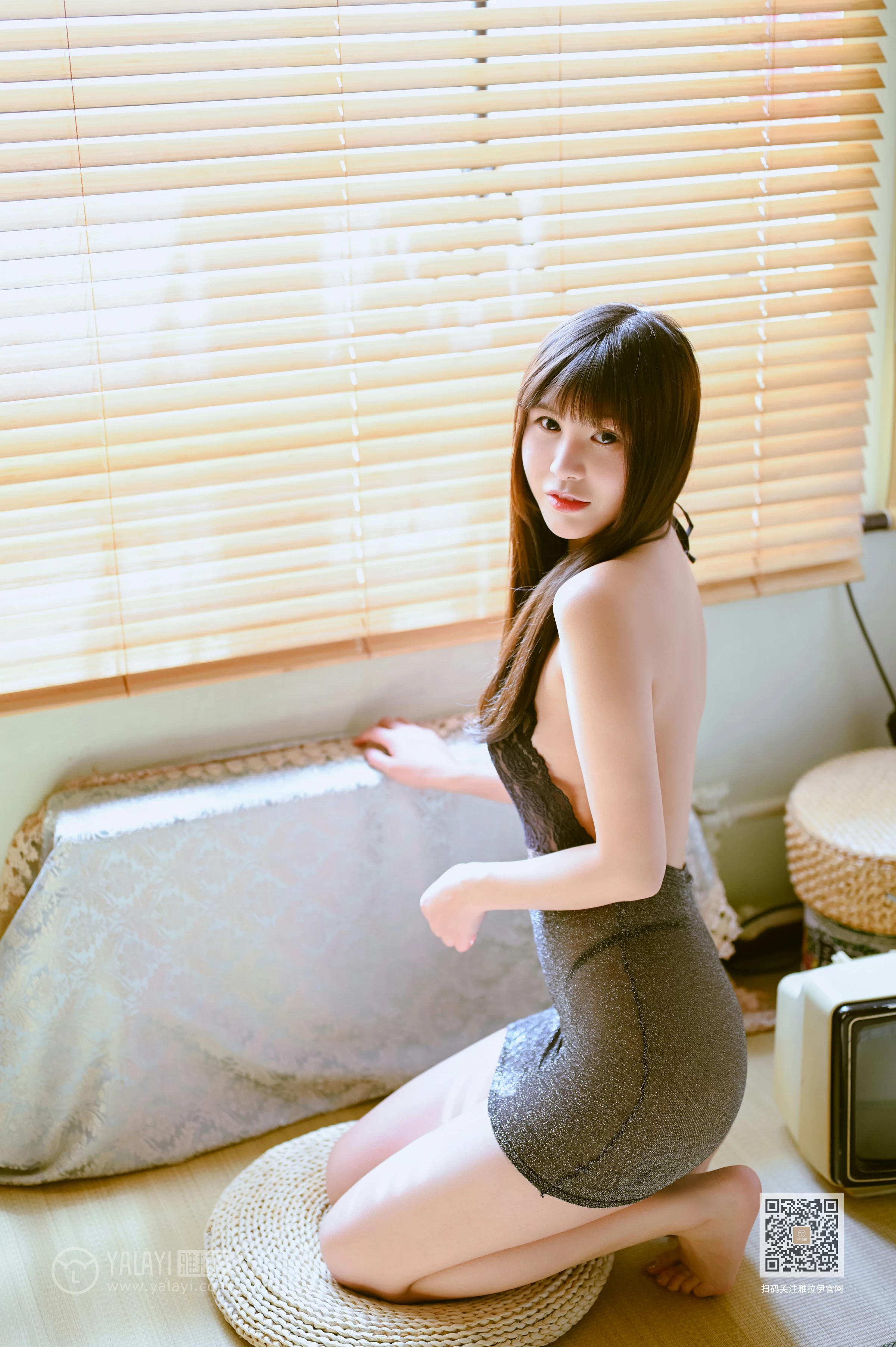 [YALAYI雅拉伊]Vol.595 婀娜 斯雯 灰色紧身透视连衣裙性感私房写真集第4张