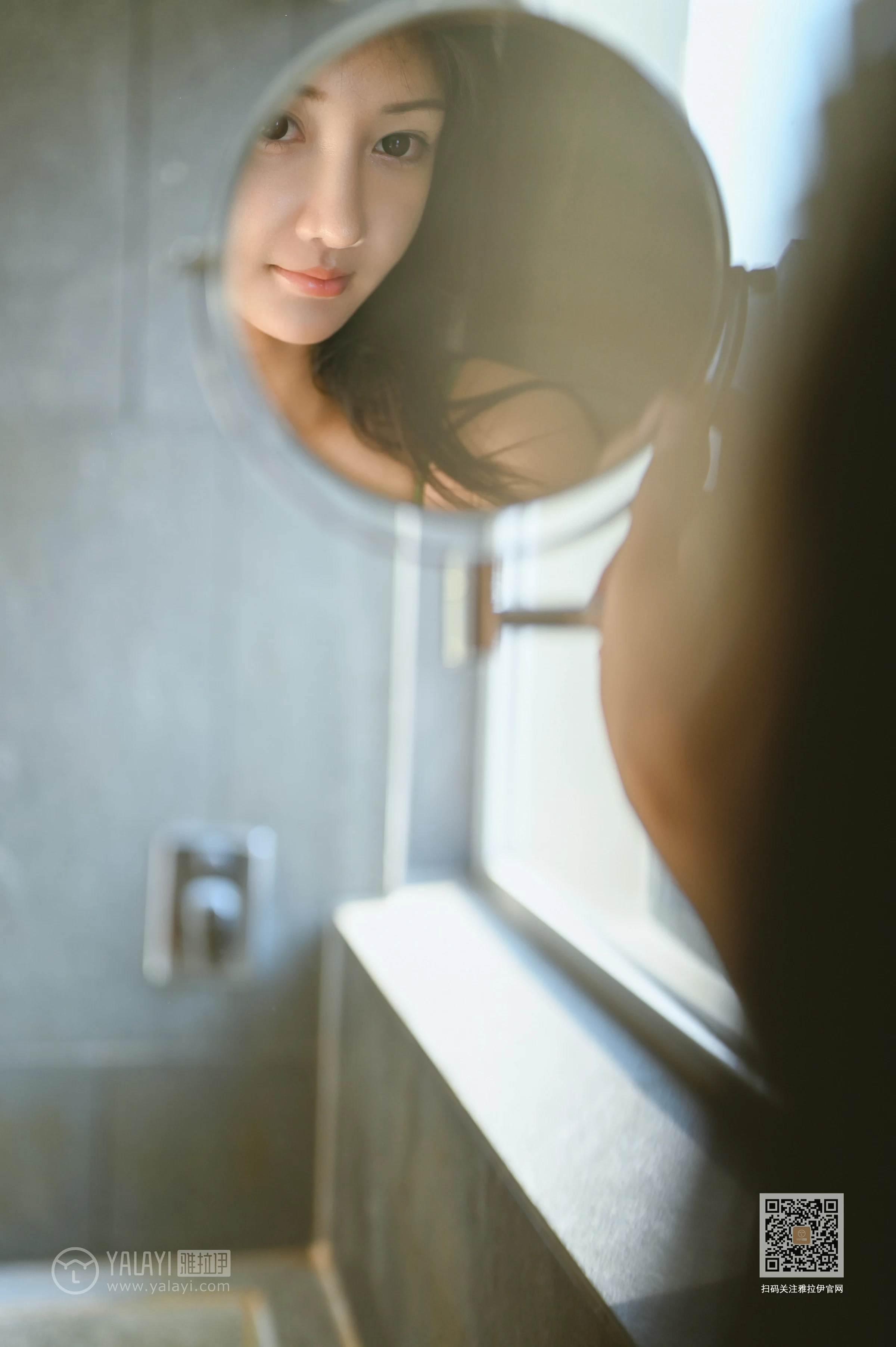 [YALAYI雅拉伊]Vol.597 春意 韩熙 绿色连体比基尼泳装性感私房写真集第3张