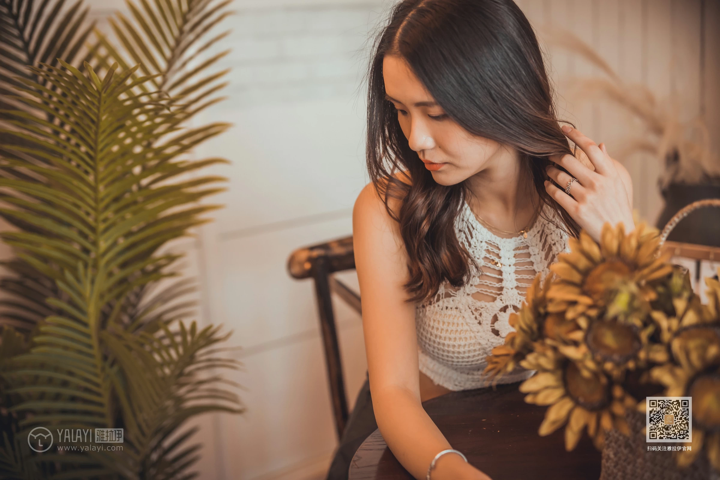 [YALAYI雅拉伊]NO.614 《我们约会吧》 尹梦 白色镂空内衣加灰色短裙性感私房写真集第1张