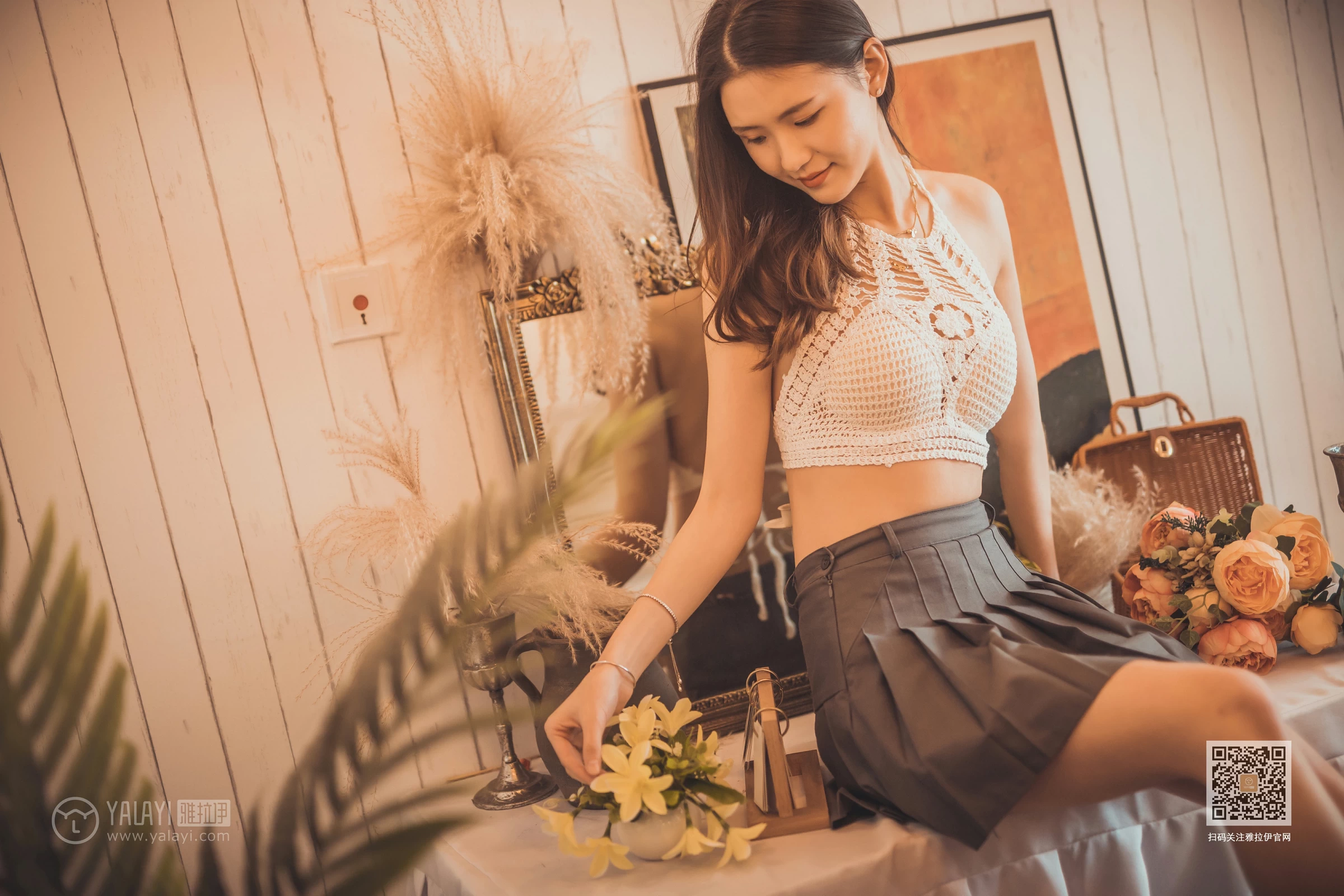 [YALAYI雅拉伊]NO.614 《我们约会吧》 尹梦 白色镂空内衣加灰色短裙性感私房写真集第11张